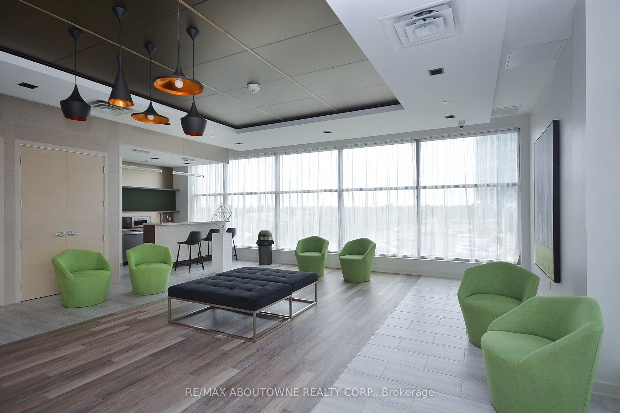 2 – 4677 Glen Erin Drive, Mississauga ‣ W13836070 2 – 4677 Glen Erin Drive, Mississauga ‣ W13836070