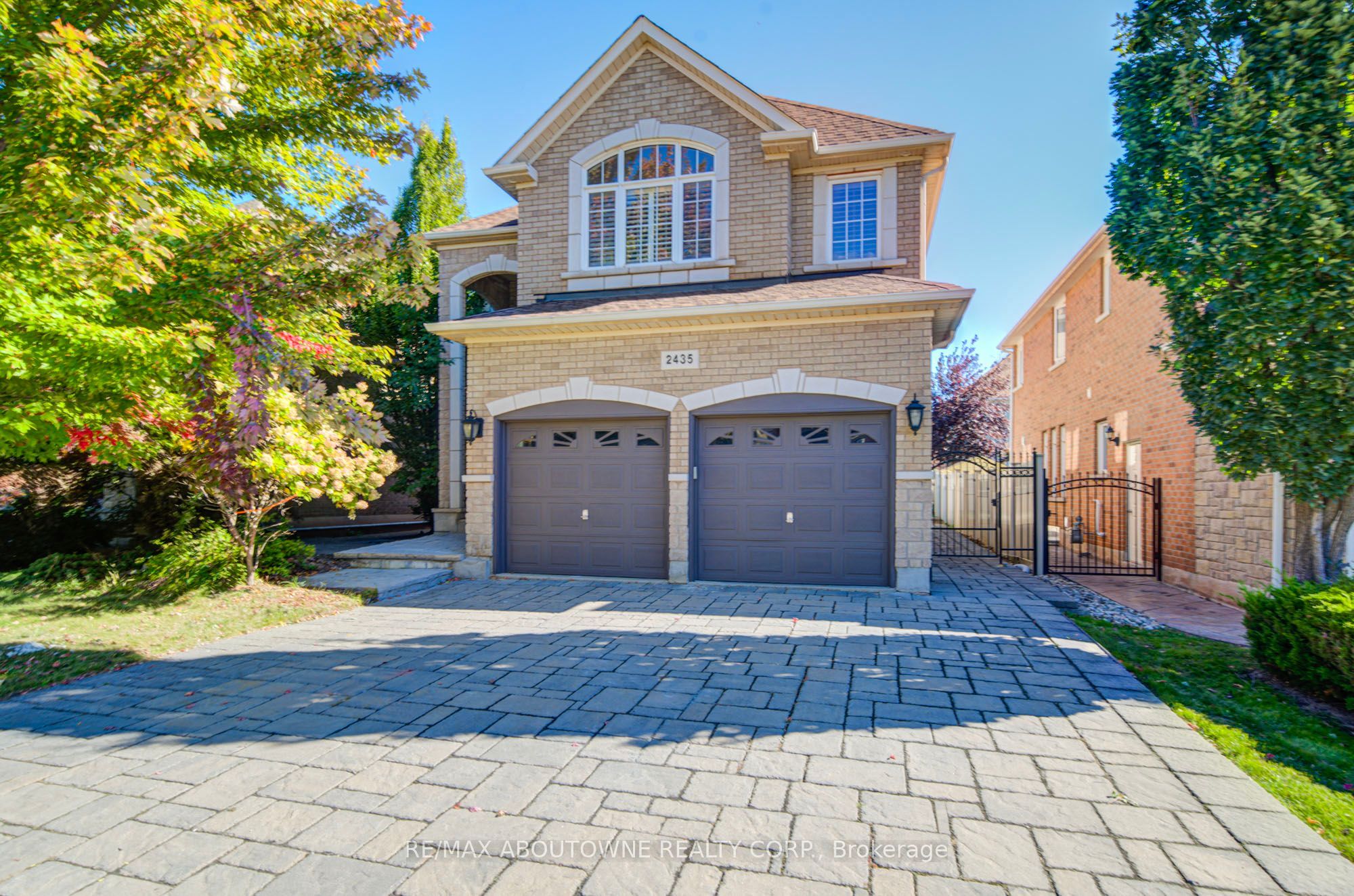 2435 Hertfordshire Way, Oakville
