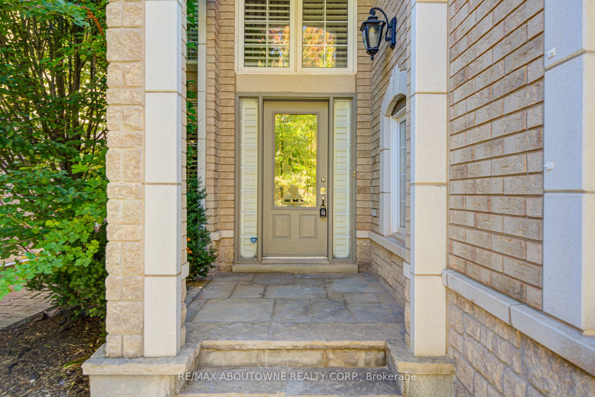 2435 Hertfordshire Way, Oakville ‣ W13836842 2435 Hertfordshire Way, Oakville ‣ W13836842
