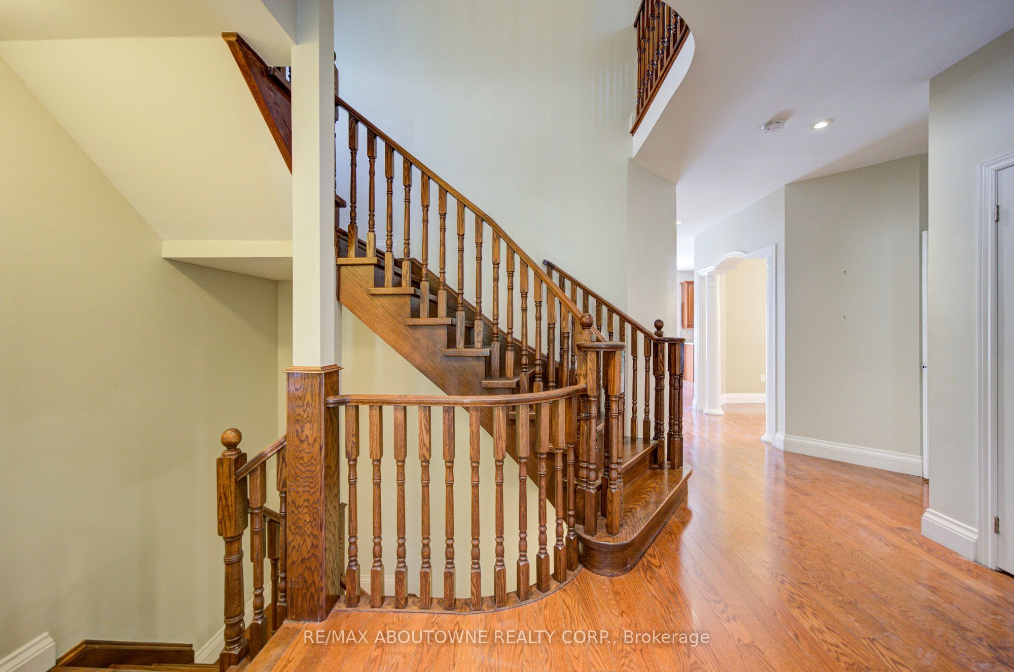 2435 Hertfordshire Way, Oakville ‣ W13836842 2435 Hertfordshire Way, Oakville ‣ W13836842