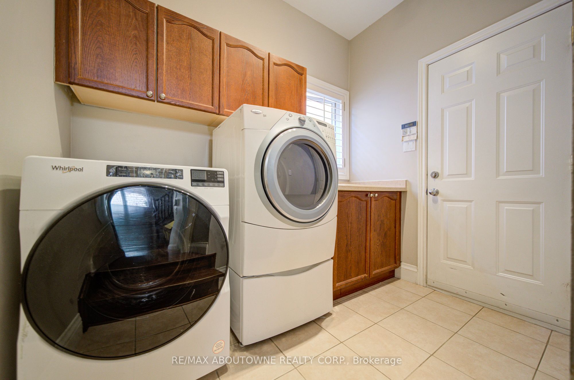 2435 Hertfordshire Way, Oakville ‣ W13836842 2435 Hertfordshire Way, Oakville ‣ W13836842
