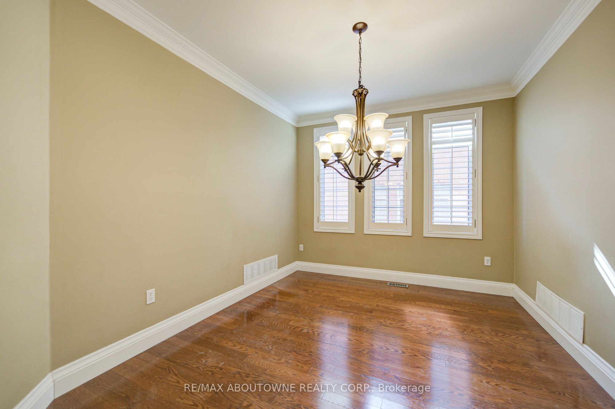 2435 Hertfordshire Way, Oakville ‣ W13836842 2435 Hertfordshire Way, Oakville ‣ W13836842