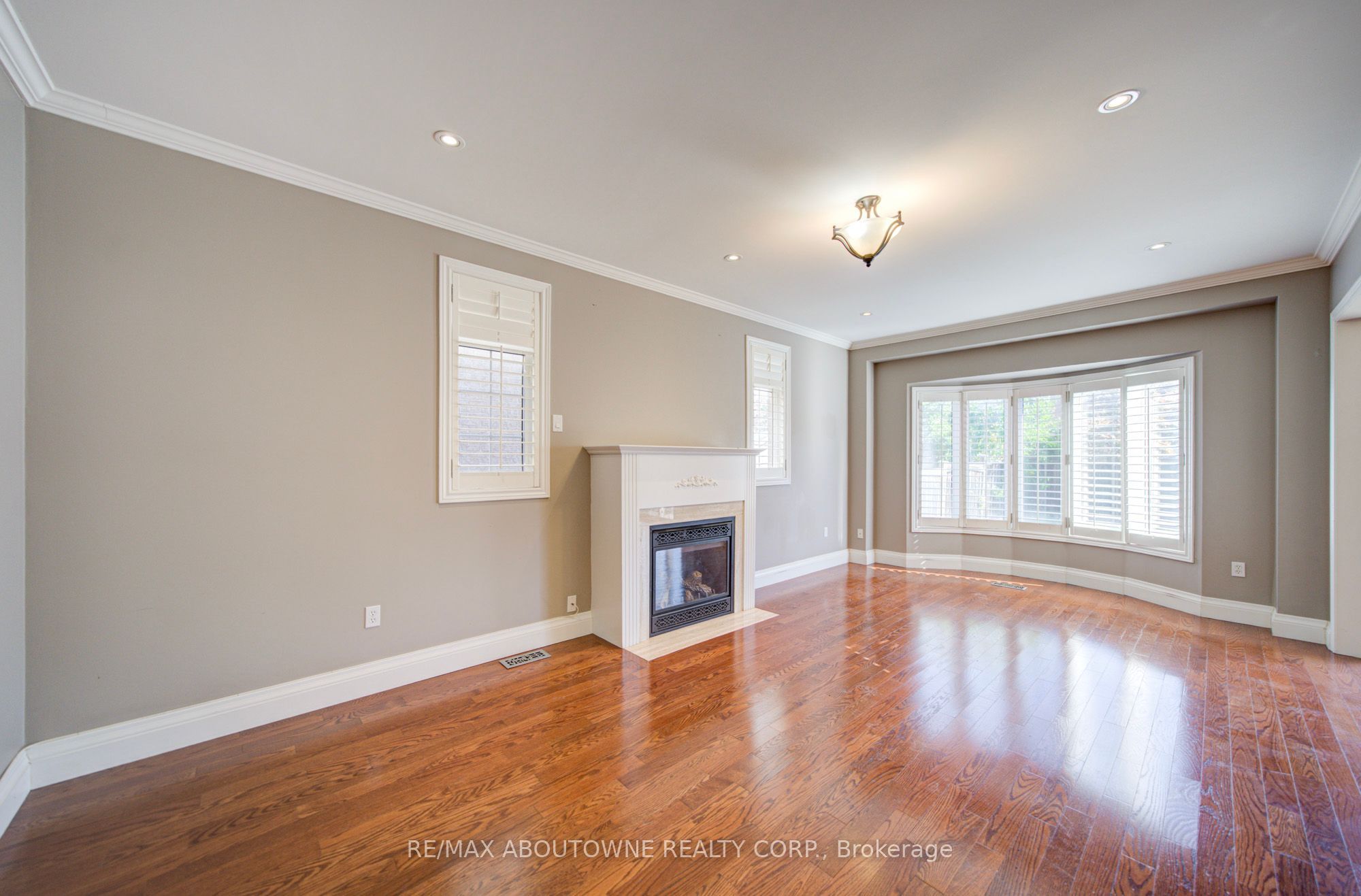 2435 Hertfordshire Way, Oakville ‣ W13836842 2435 Hertfordshire Way, Oakville ‣ W13836842