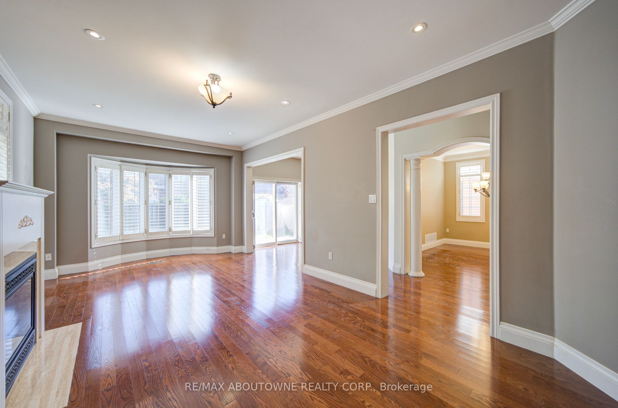 2435 Hertfordshire Way, Oakville ‣ W13836842 2435 Hertfordshire Way, Oakville ‣ W13836842