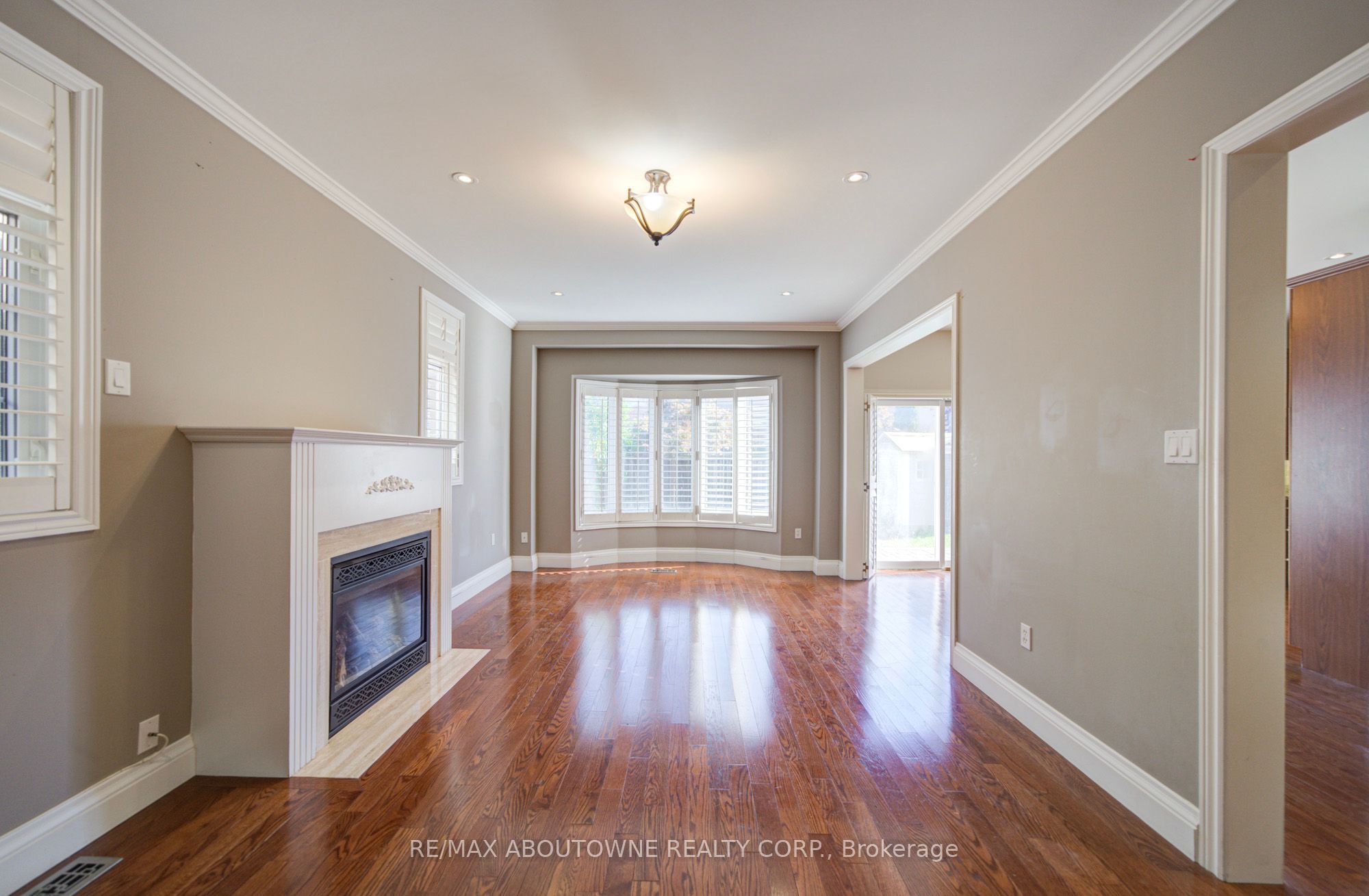 2435 Hertfordshire Way, Oakville ‣ W13836842 2435 Hertfordshire Way, Oakville ‣ W13836842