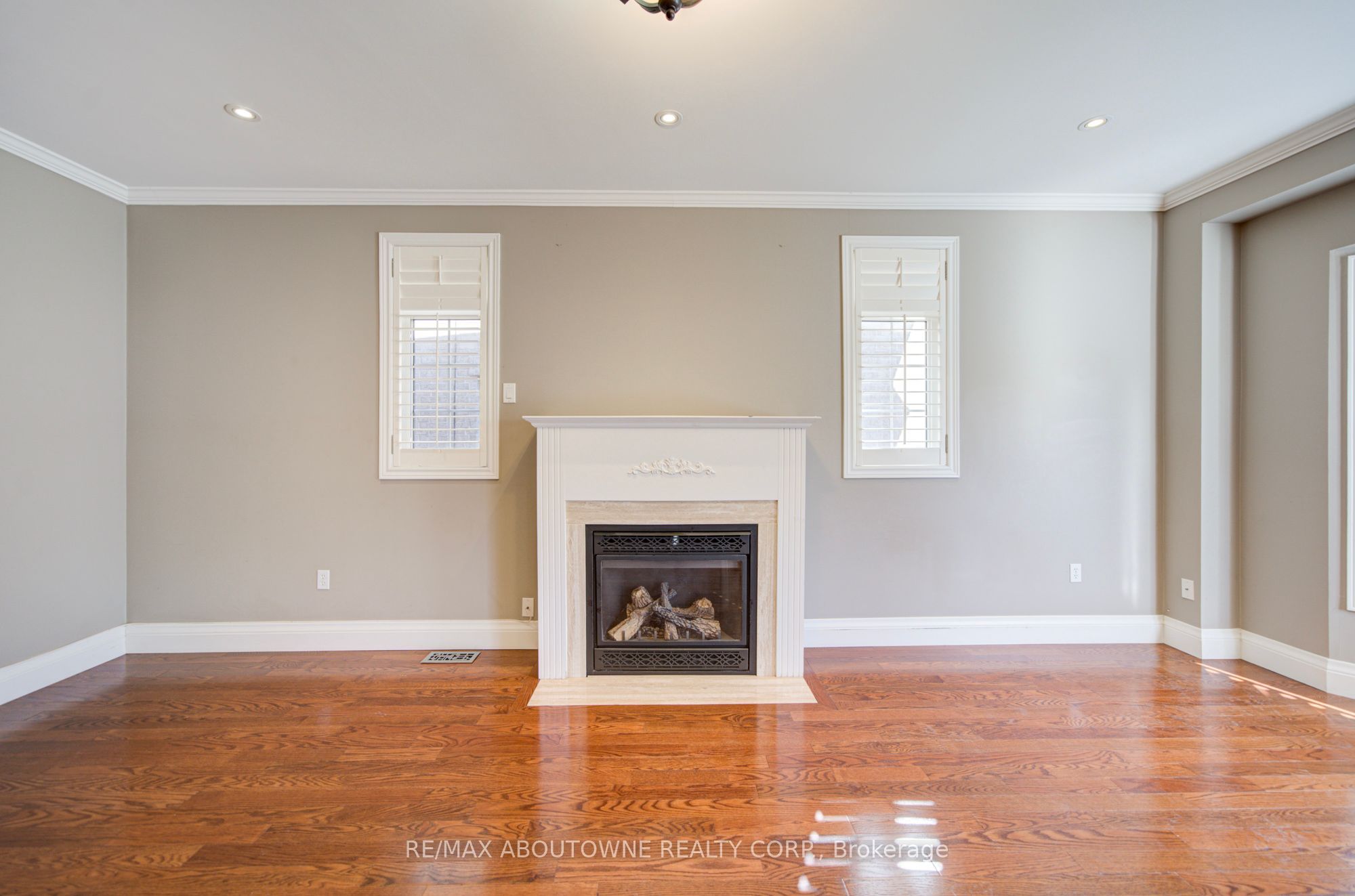 2435 Hertfordshire Way, Oakville ‣ W13836842 2435 Hertfordshire Way, Oakville ‣ W13836842