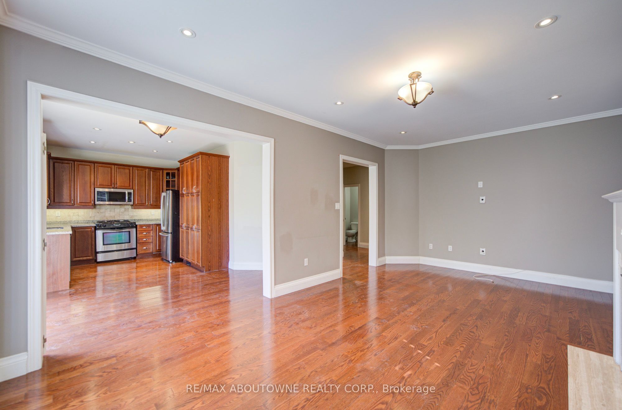 2435 Hertfordshire Way, Oakville ‣ W13836842 2435 Hertfordshire Way, Oakville ‣ W13836842