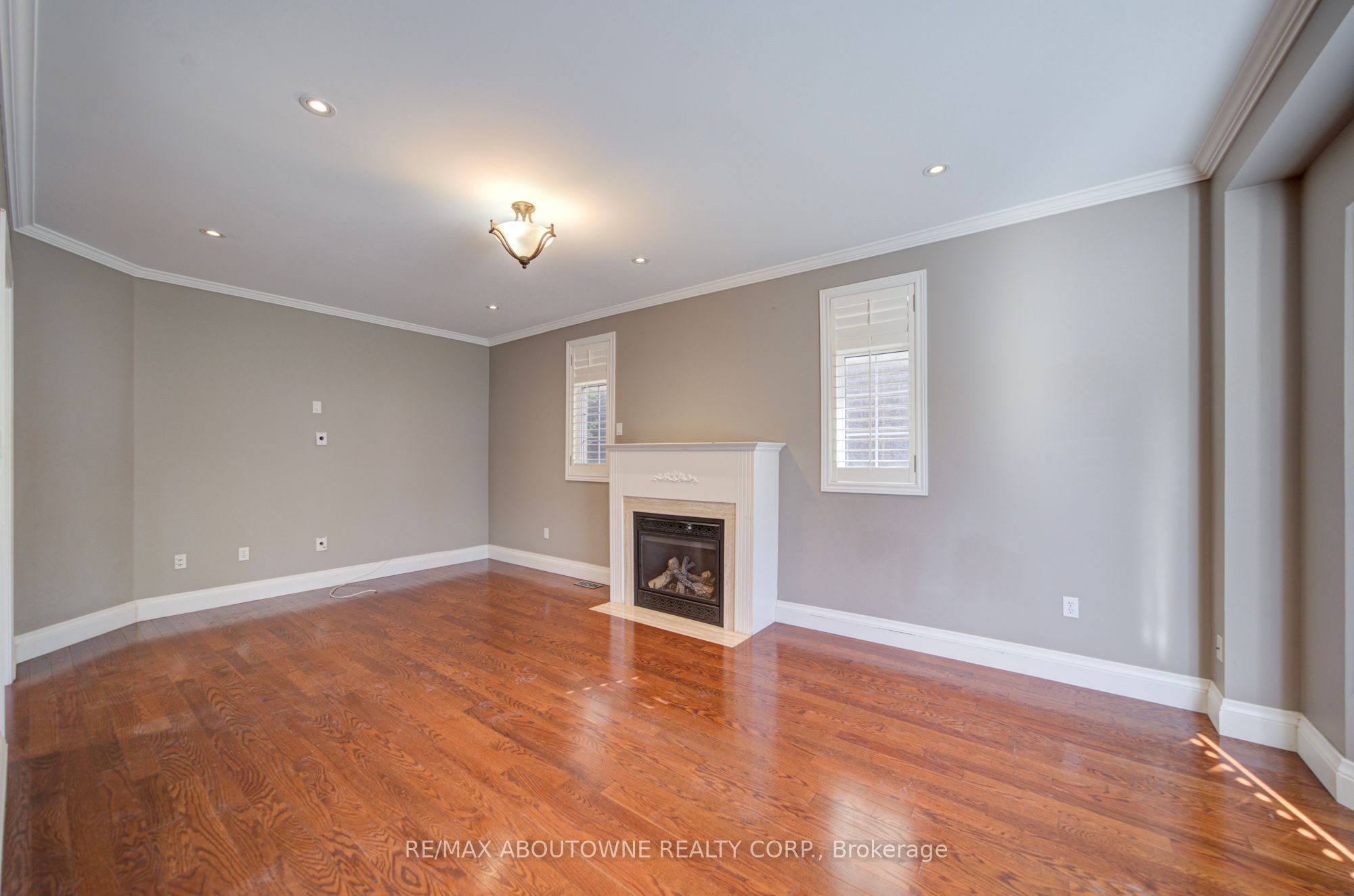 2435 Hertfordshire Way, Oakville ‣ W13836842 2435 Hertfordshire Way, Oakville ‣ W13836842