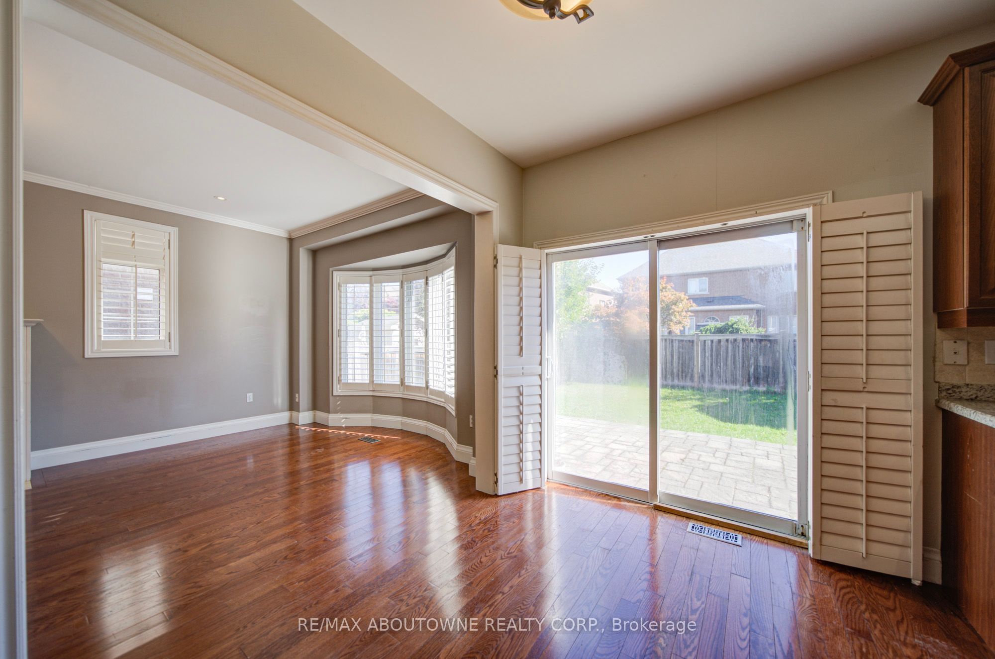 2435 Hertfordshire Way, Oakville ‣ W13836842 2435 Hertfordshire Way, Oakville ‣ W13836842