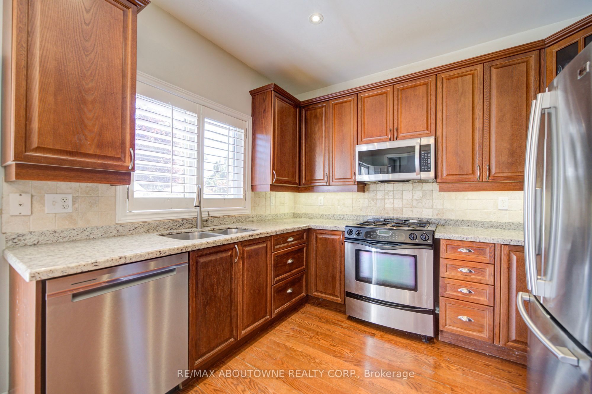 2435 Hertfordshire Way, Oakville ‣ W13836842 2435 Hertfordshire Way, Oakville ‣ W13836842