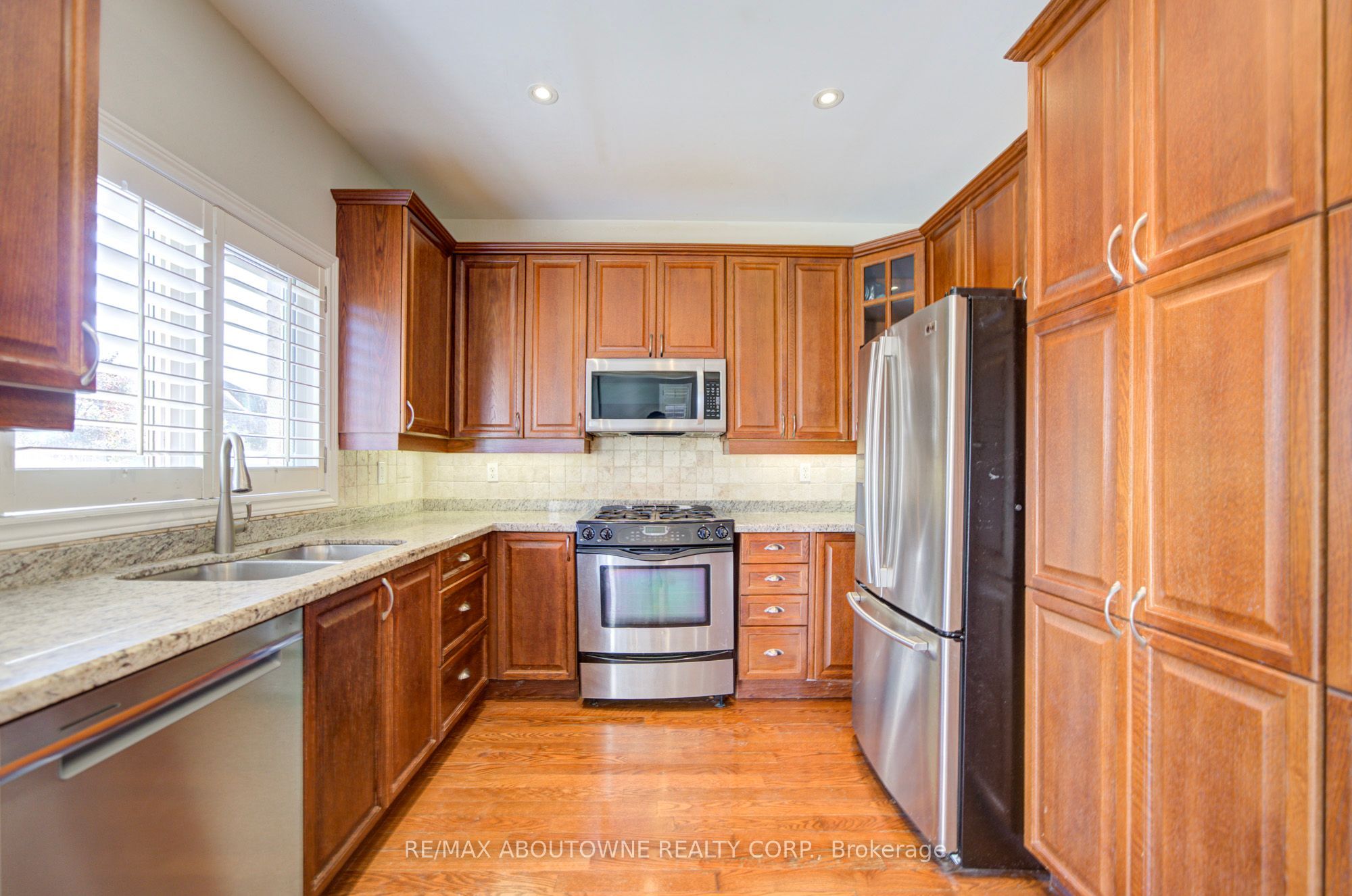 2435 Hertfordshire Way, Oakville ‣ W13836842 2435 Hertfordshire Way, Oakville ‣ W13836842