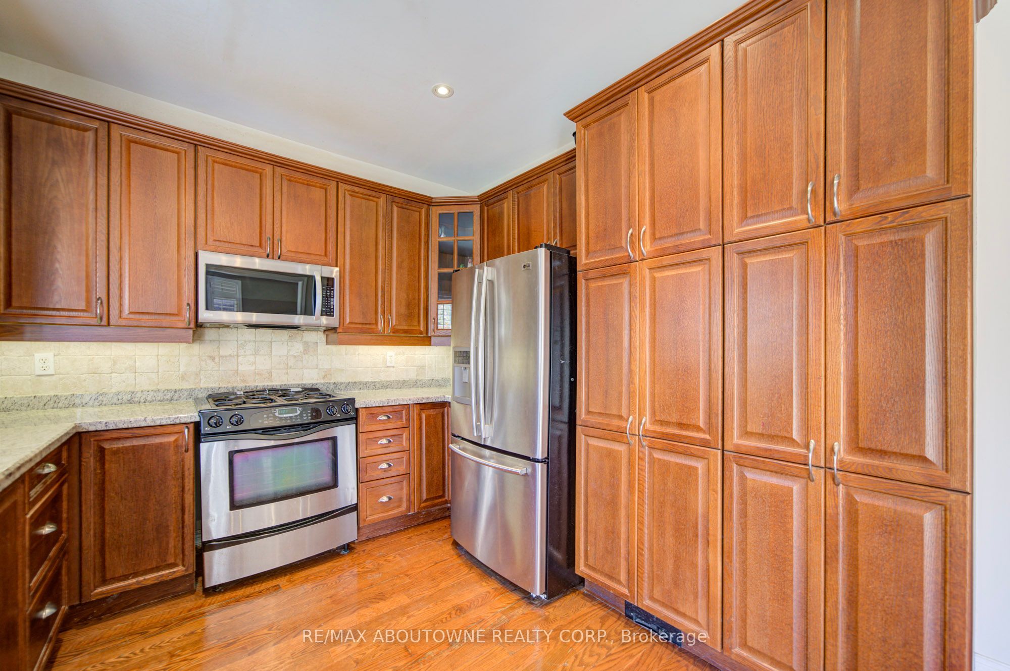 2435 Hertfordshire Way, Oakville ‣ W13836842 2435 Hertfordshire Way, Oakville ‣ W13836842