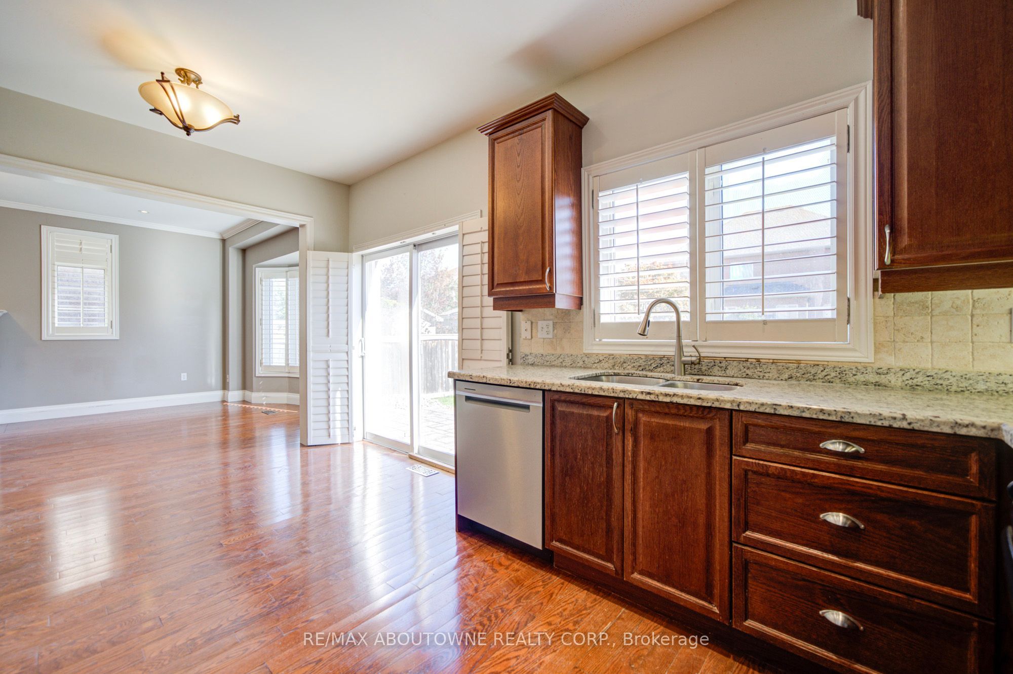 2435 Hertfordshire Way, Oakville ‣ W13836842 2435 Hertfordshire Way, Oakville ‣ W13836842