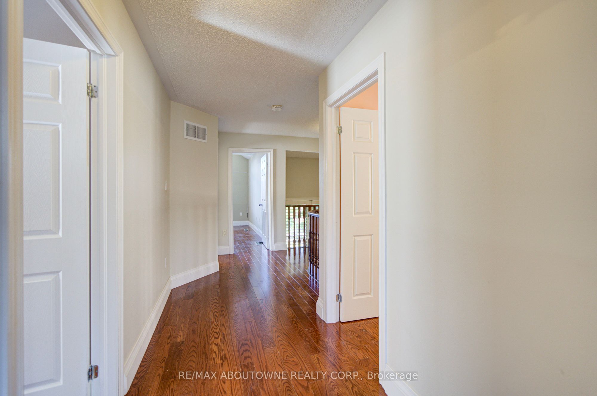 2435 Hertfordshire Way, Oakville ‣ W13836842 2435 Hertfordshire Way, Oakville ‣ W13836842