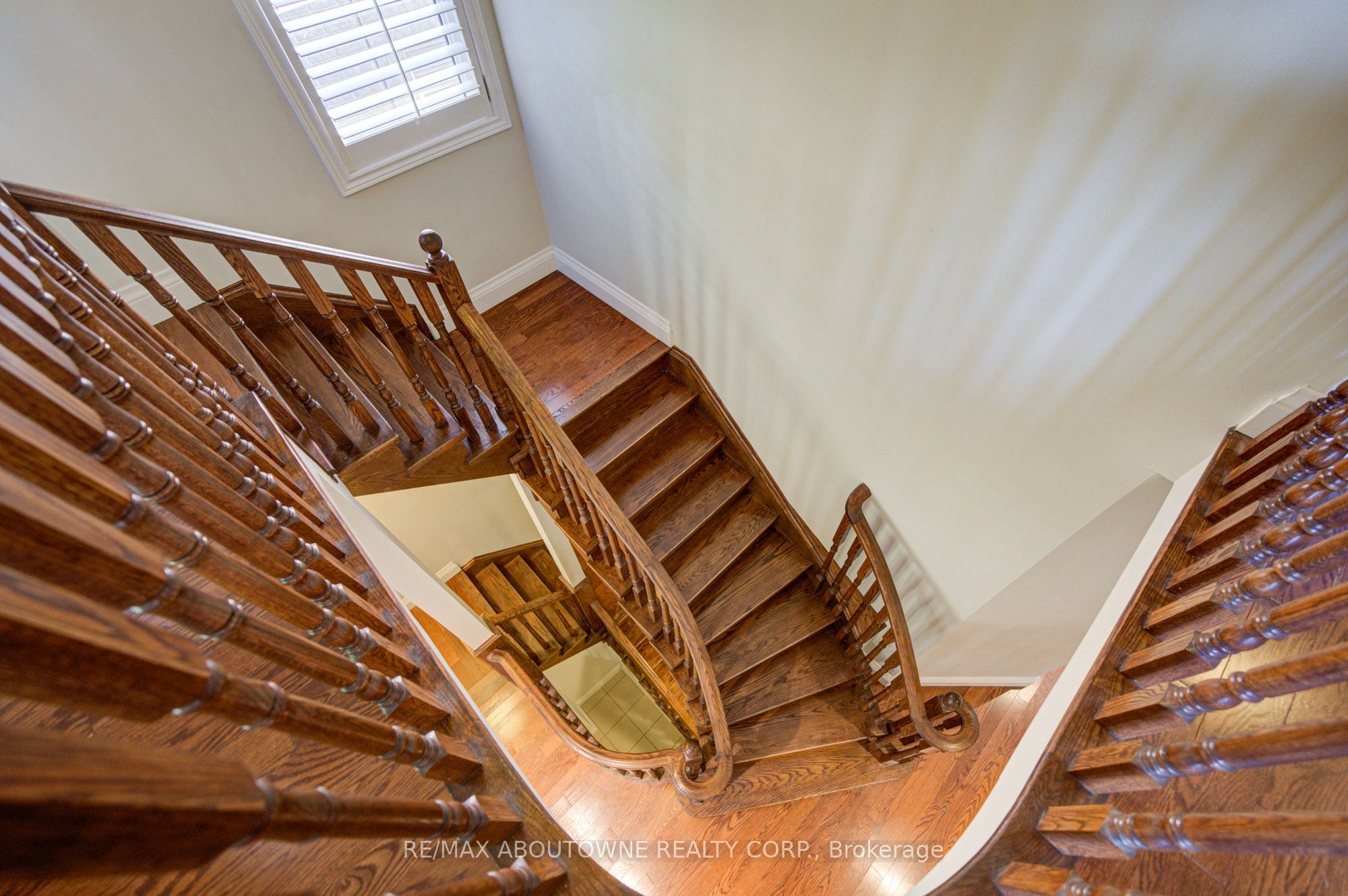 2435 Hertfordshire Way, Oakville ‣ W13836842 2435 Hertfordshire Way, Oakville ‣ W13836842