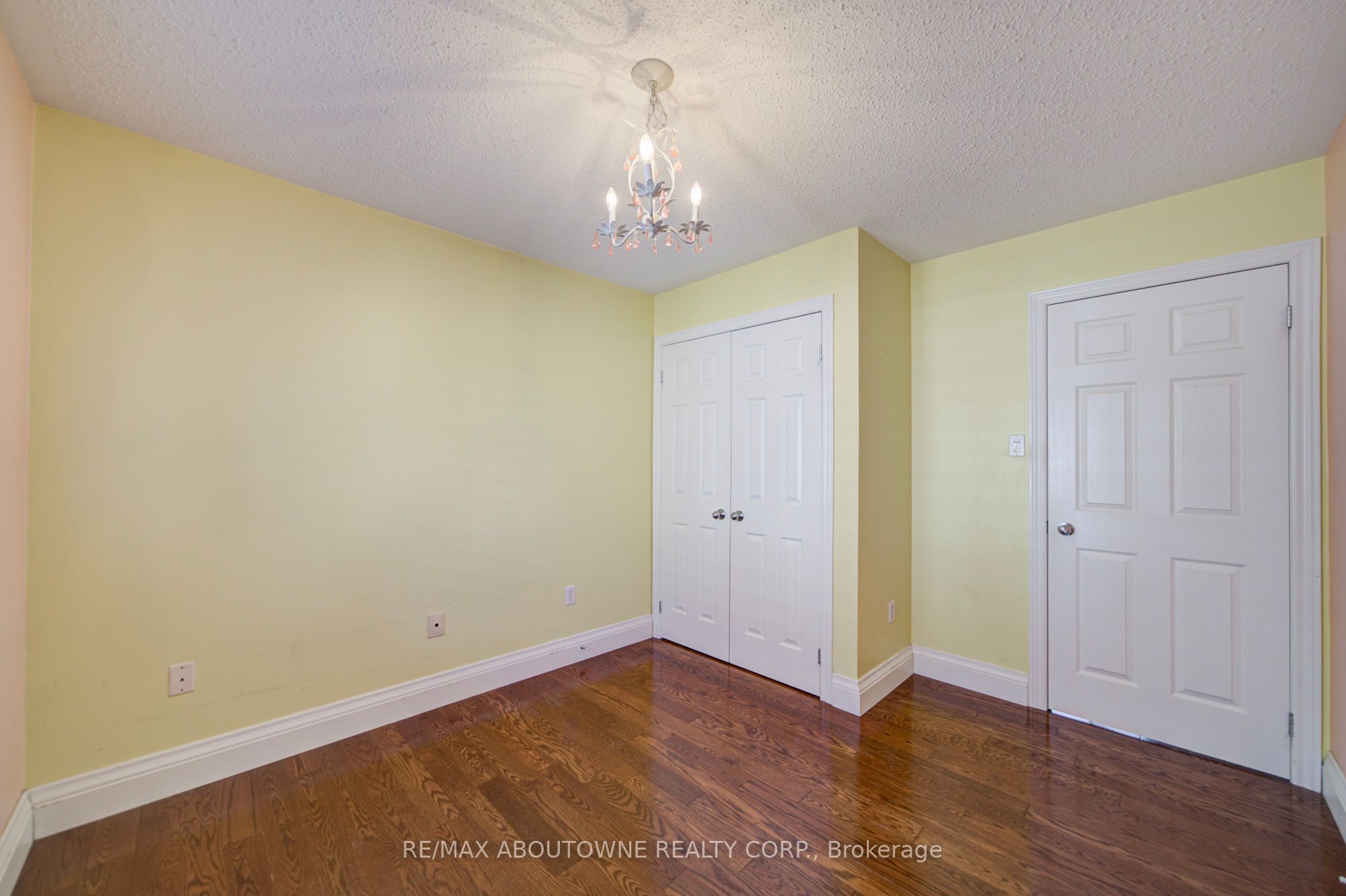2435 Hertfordshire Way, Oakville ‣ W13836842 2435 Hertfordshire Way, Oakville ‣ W13836842