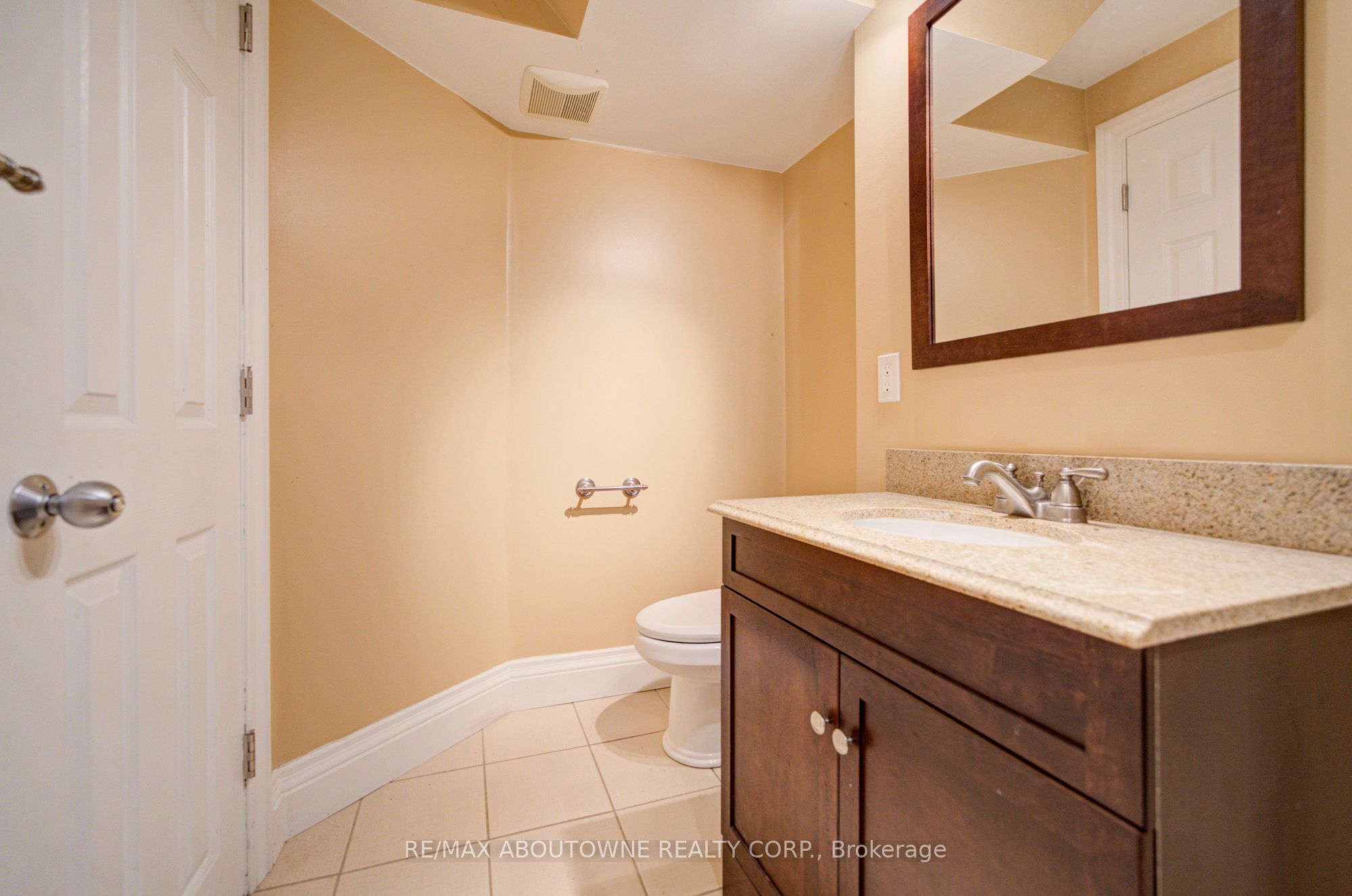 2435 Hertfordshire Way, Oakville ‣ W13836842 2435 Hertfordshire Way, Oakville ‣ W13836842