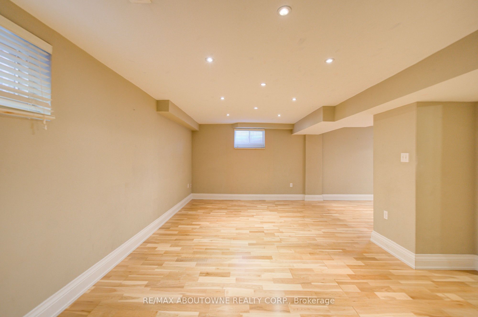 2435 Hertfordshire Way, Oakville ‣ W13836842 2435 Hertfordshire Way, Oakville ‣ W13836842