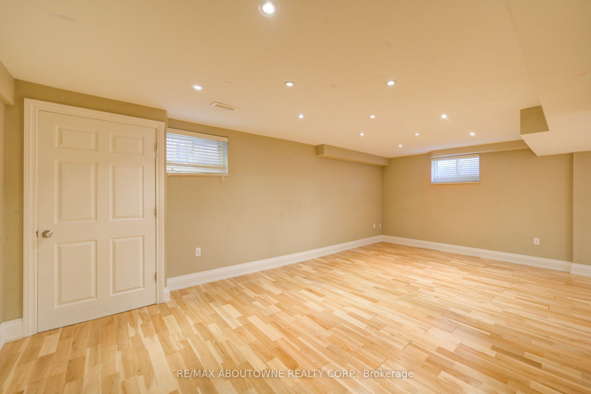 2435 Hertfordshire Way, Oakville ‣ W13836842 2435 Hertfordshire Way, Oakville ‣ W13836842
