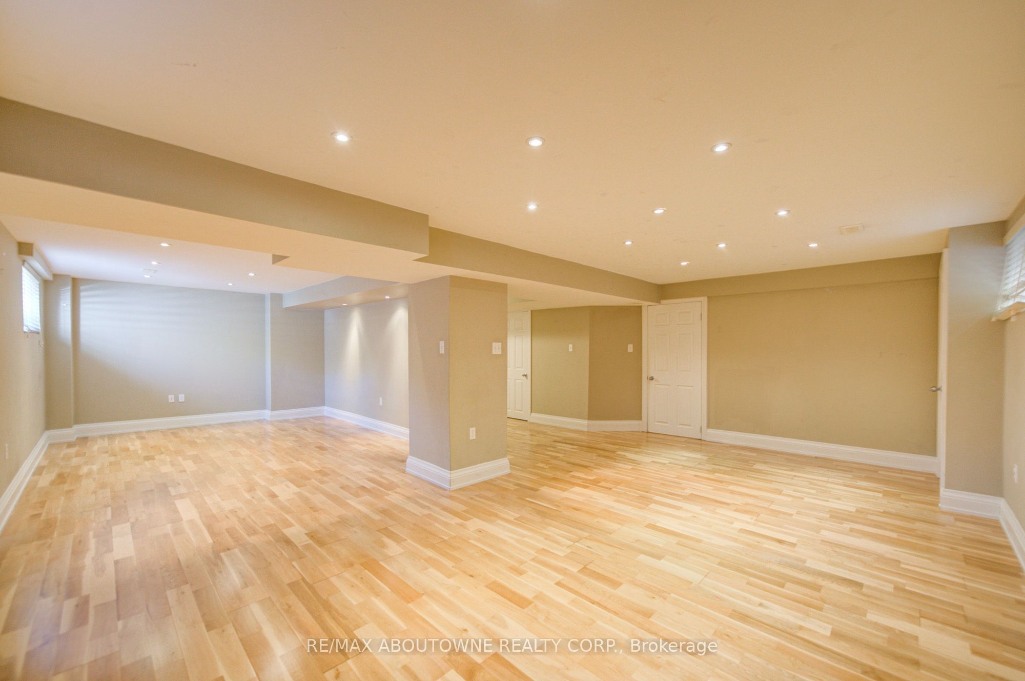 2435 Hertfordshire Way, Oakville ‣ W13836842 2435 Hertfordshire Way, Oakville ‣ W13836842
