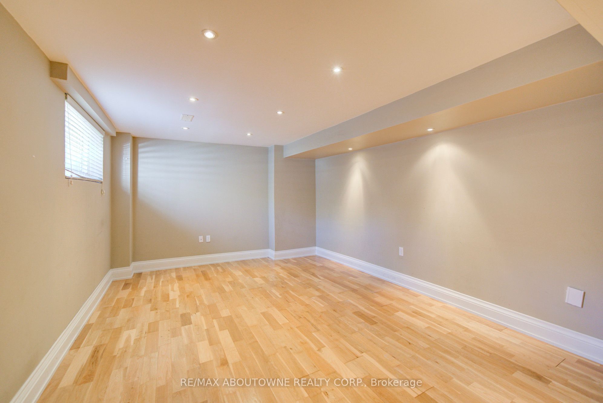 2435 Hertfordshire Way, Oakville ‣ W13836842 2435 Hertfordshire Way, Oakville ‣ W13836842