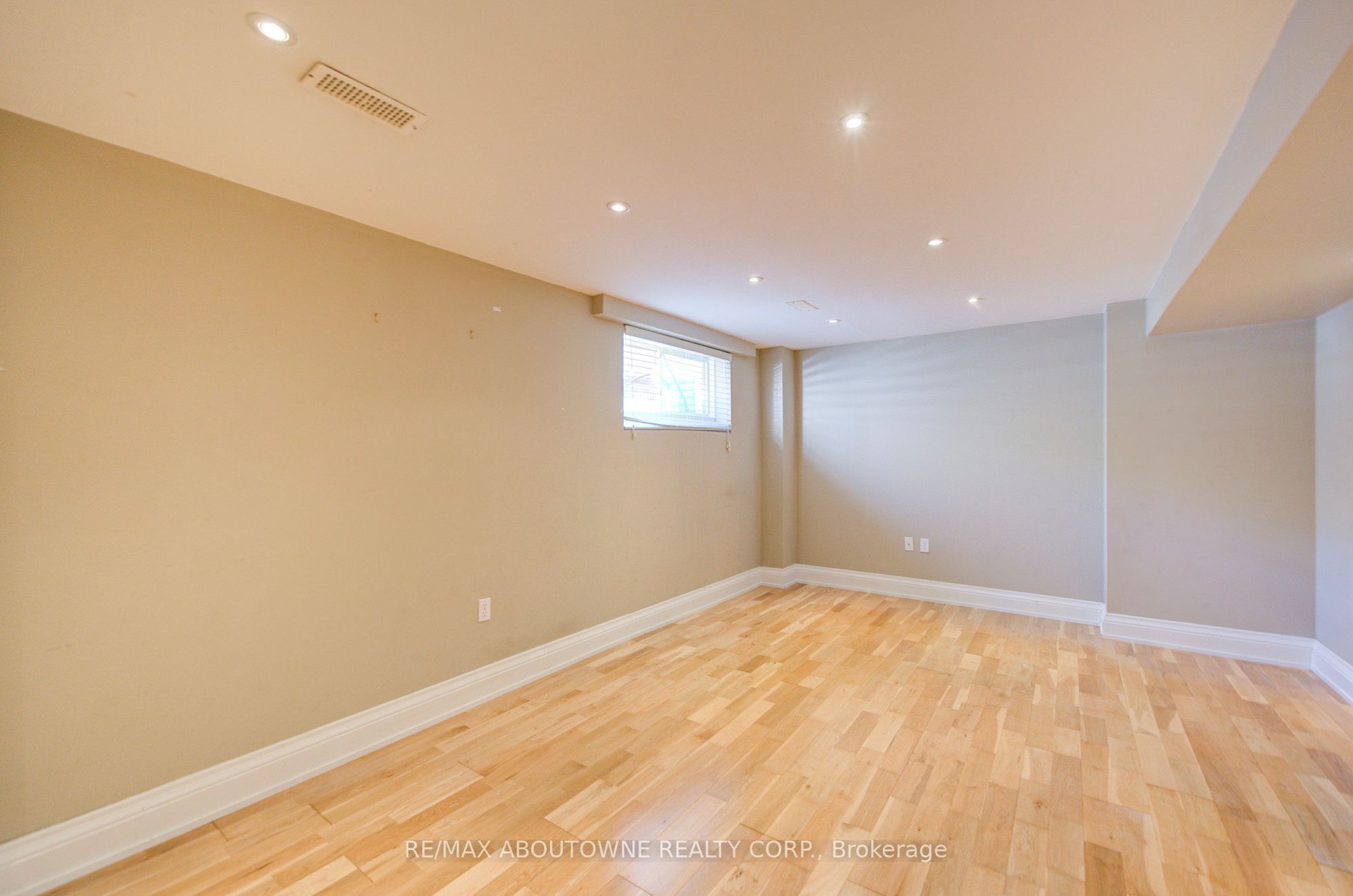 2435 Hertfordshire Way, Oakville ‣ W13836842 2435 Hertfordshire Way, Oakville ‣ W13836842