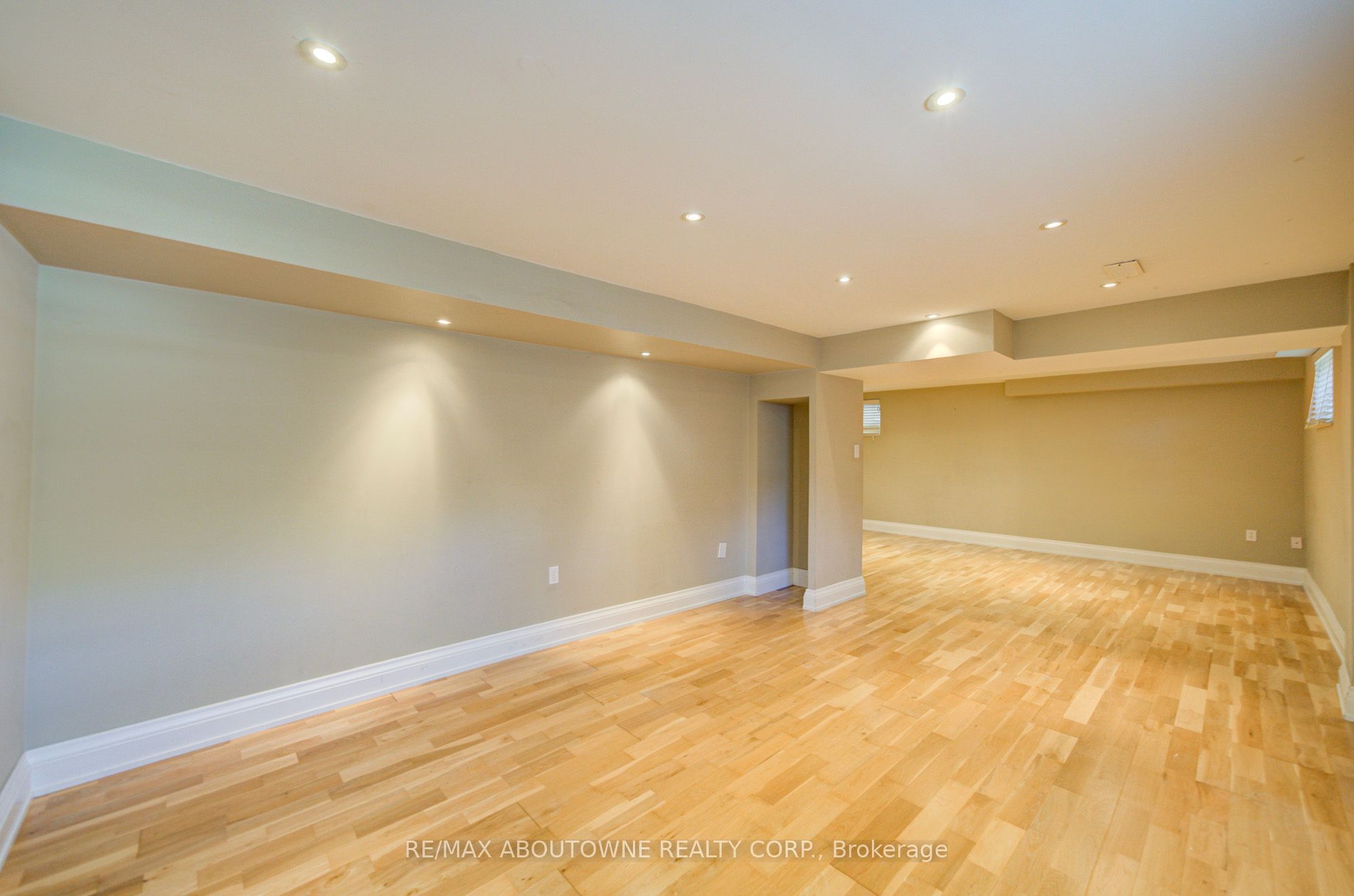 2435 Hertfordshire Way, Oakville ‣ W13836842 2435 Hertfordshire Way, Oakville ‣ W13836842