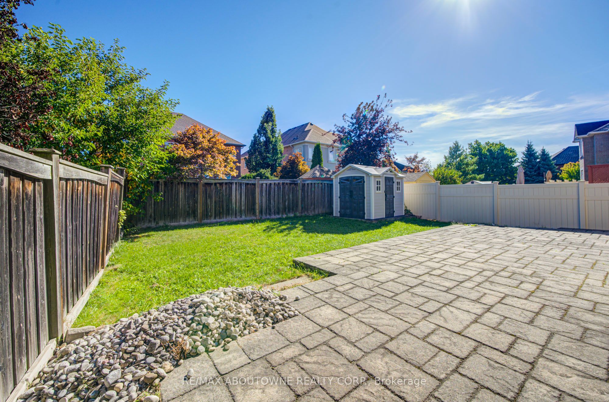 2435 Hertfordshire Way, Oakville ‣ W13836842 2435 Hertfordshire Way, Oakville ‣ W13836842