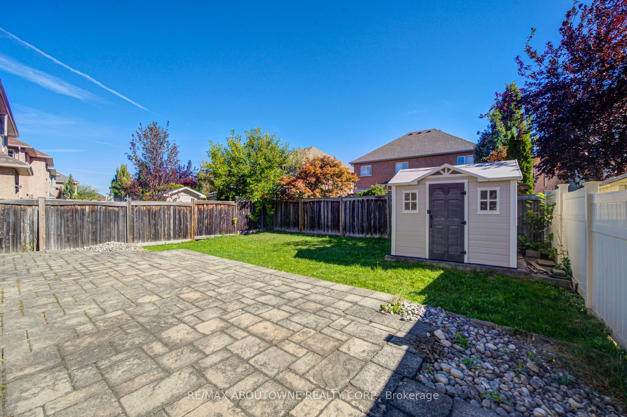 2435 Hertfordshire Way, Oakville ‣ W13836842 2435 Hertfordshire Way, Oakville ‣ W13836842