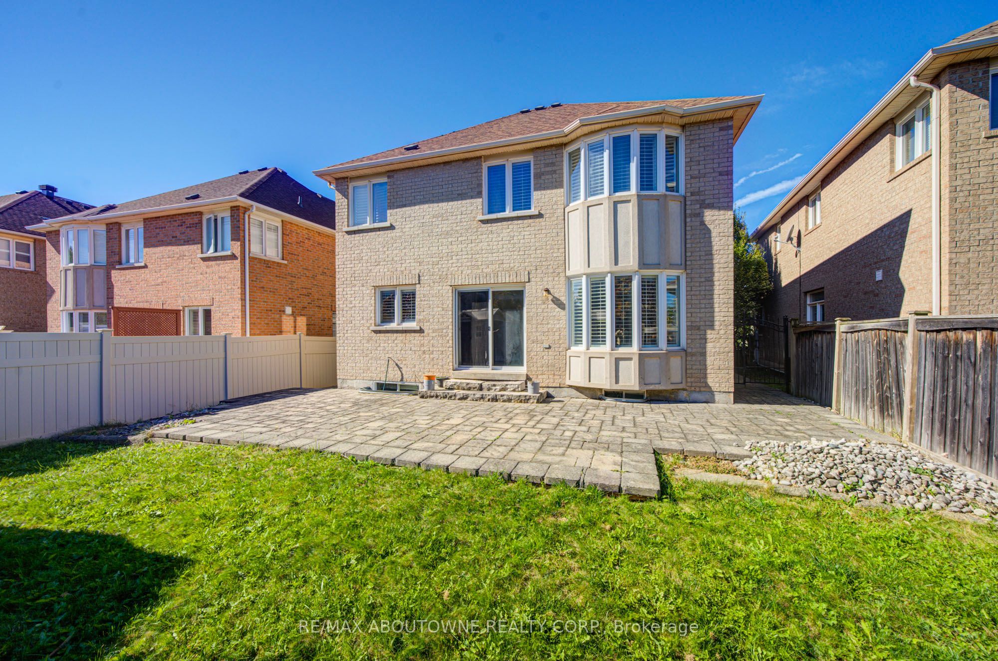 2435 Hertfordshire Way, Oakville ‣ W13836842 2435 Hertfordshire Way, Oakville ‣ W13836842