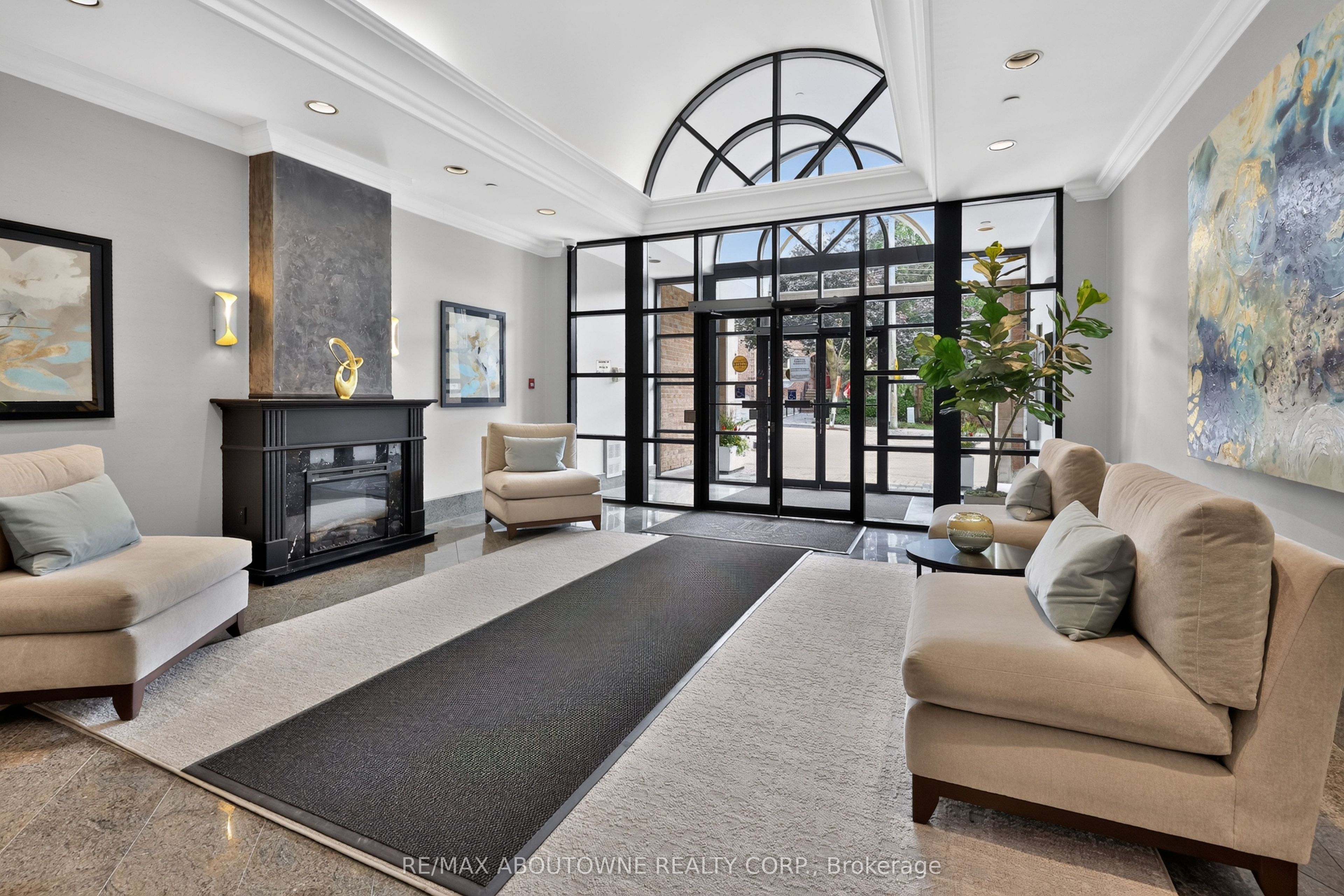 57 – 221 Robinson Street, Oakville ‣ W13843508 57 – 221 Robinson Street, Oakville ‣ W13843508