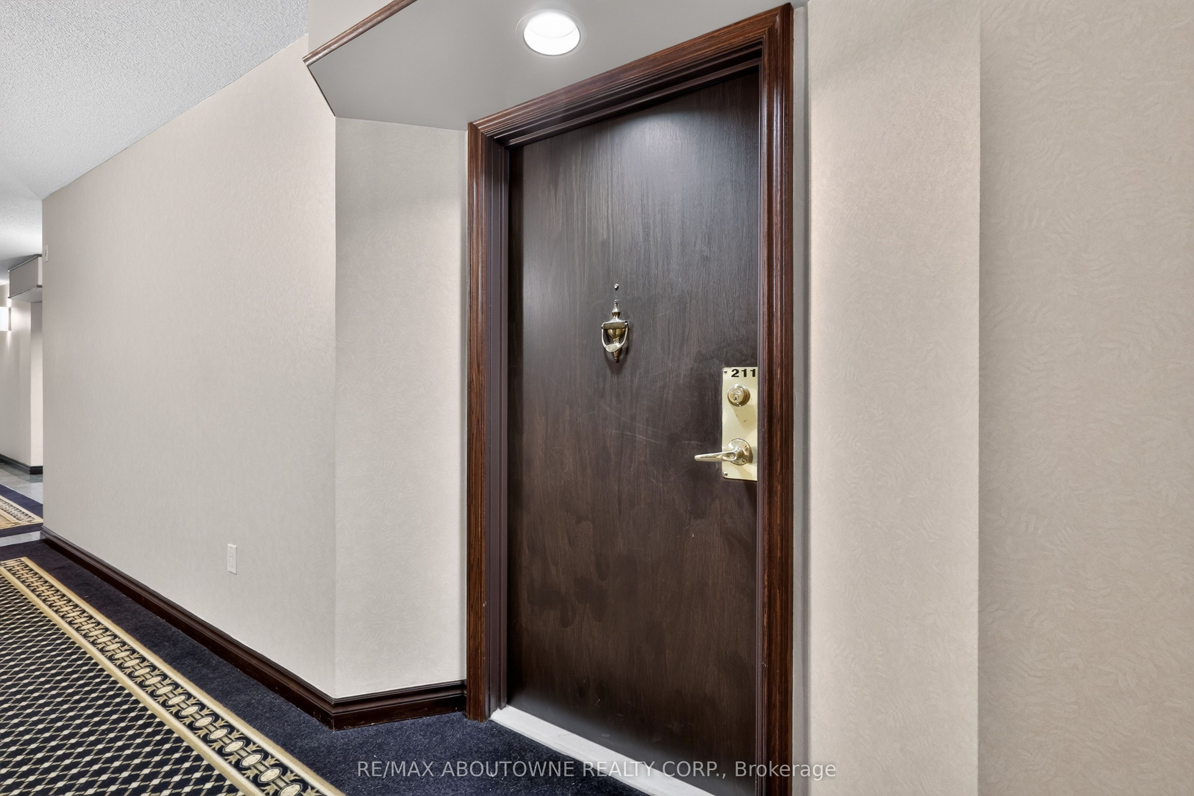 57 – 221 Robinson Street, Oakville ‣ W13843508 57 – 221 Robinson Street, Oakville ‣ W13843508