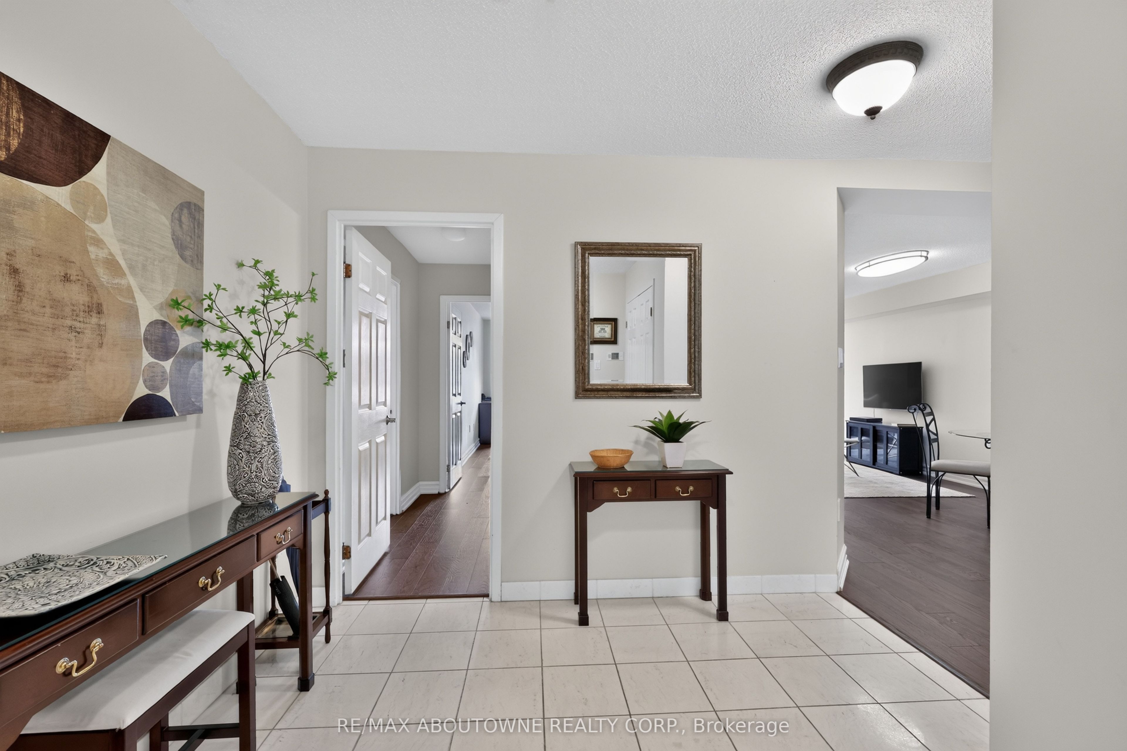57 – 221 Robinson Street, Oakville ‣ W13843508 57 – 221 Robinson Street, Oakville ‣ W13843508
