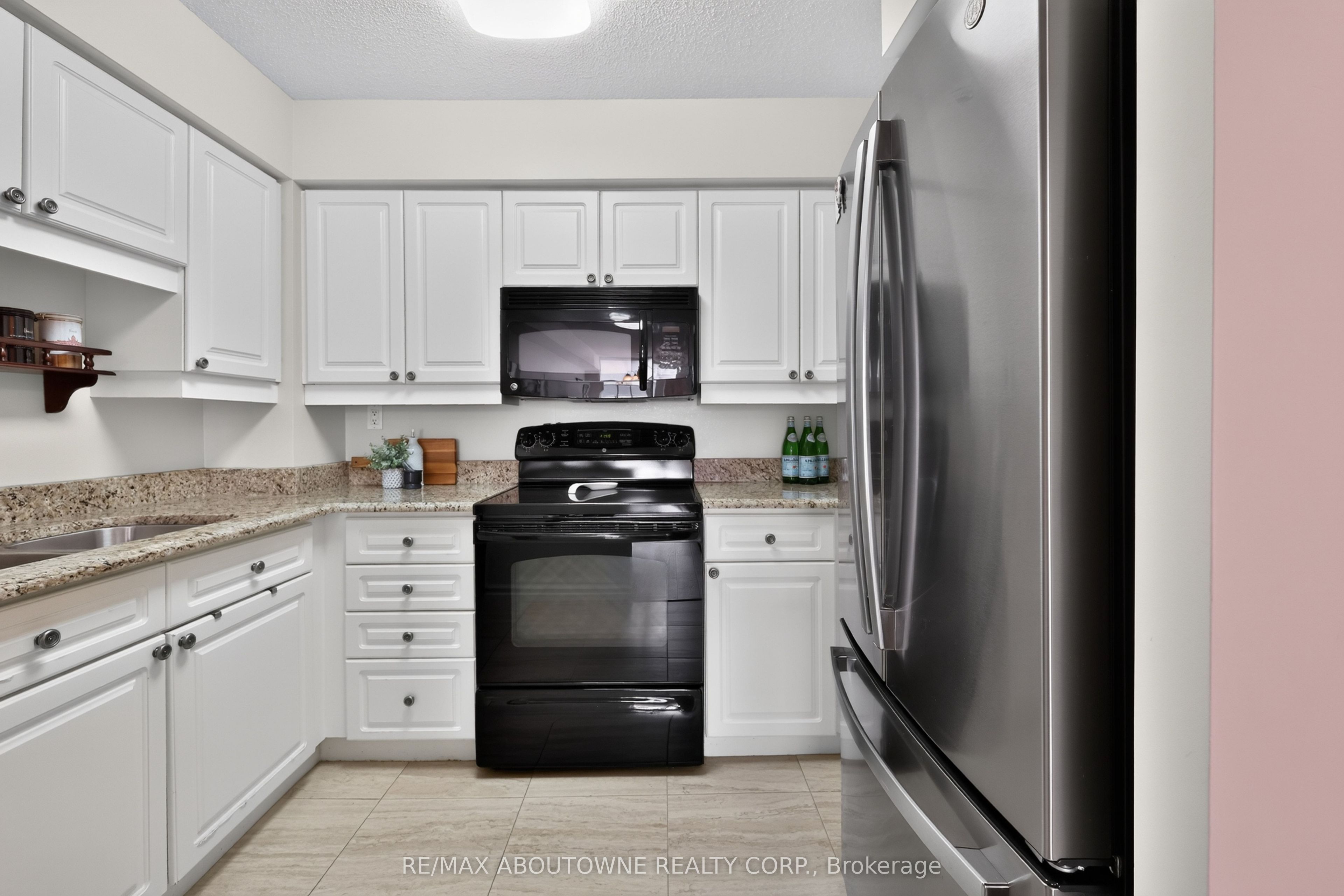 57 – 221 Robinson Street, Oakville ‣ W13843508 57 – 221 Robinson Street, Oakville ‣ W13843508