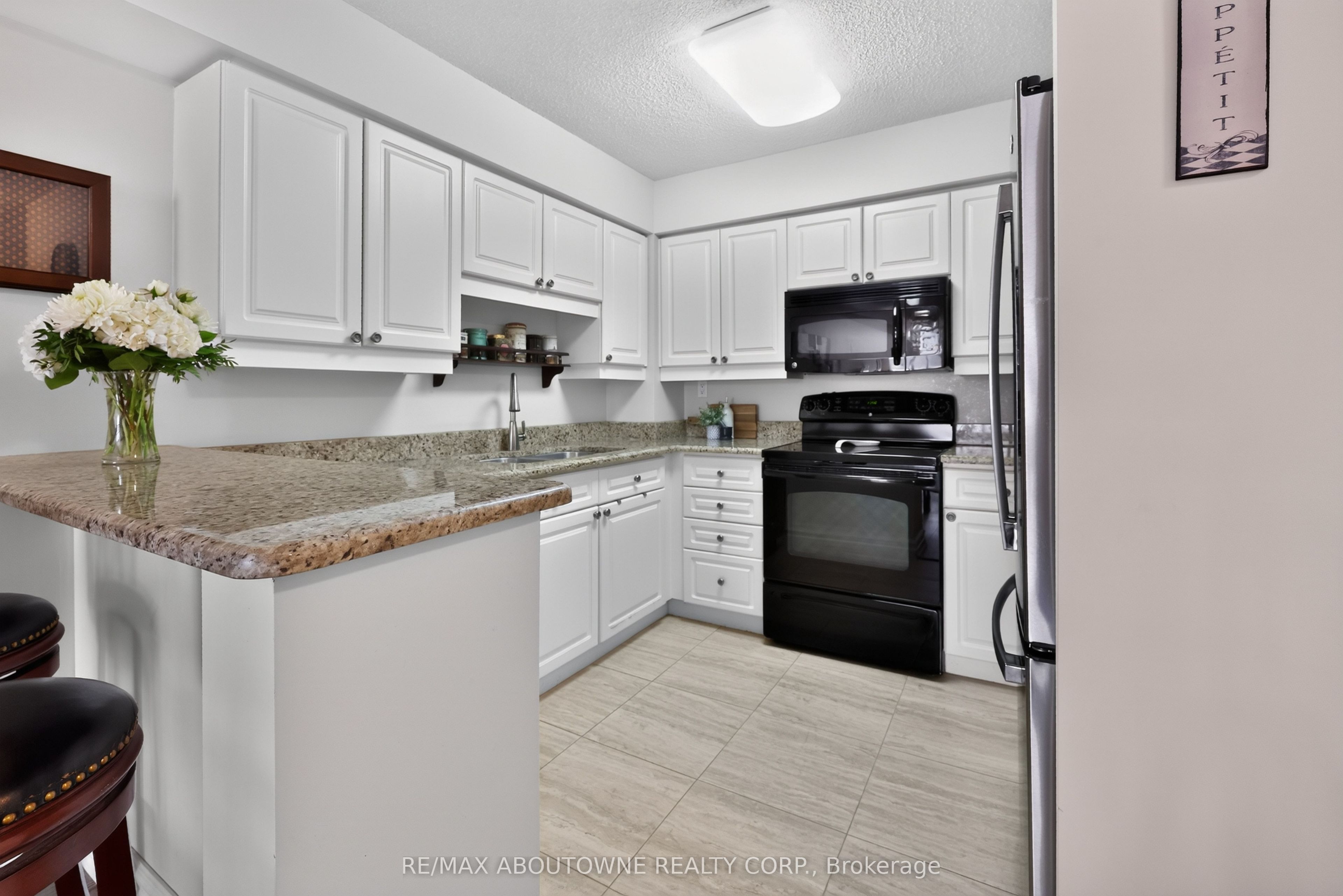 57 – 221 Robinson Street, Oakville ‣ W13843508 57 – 221 Robinson Street, Oakville ‣ W13843508