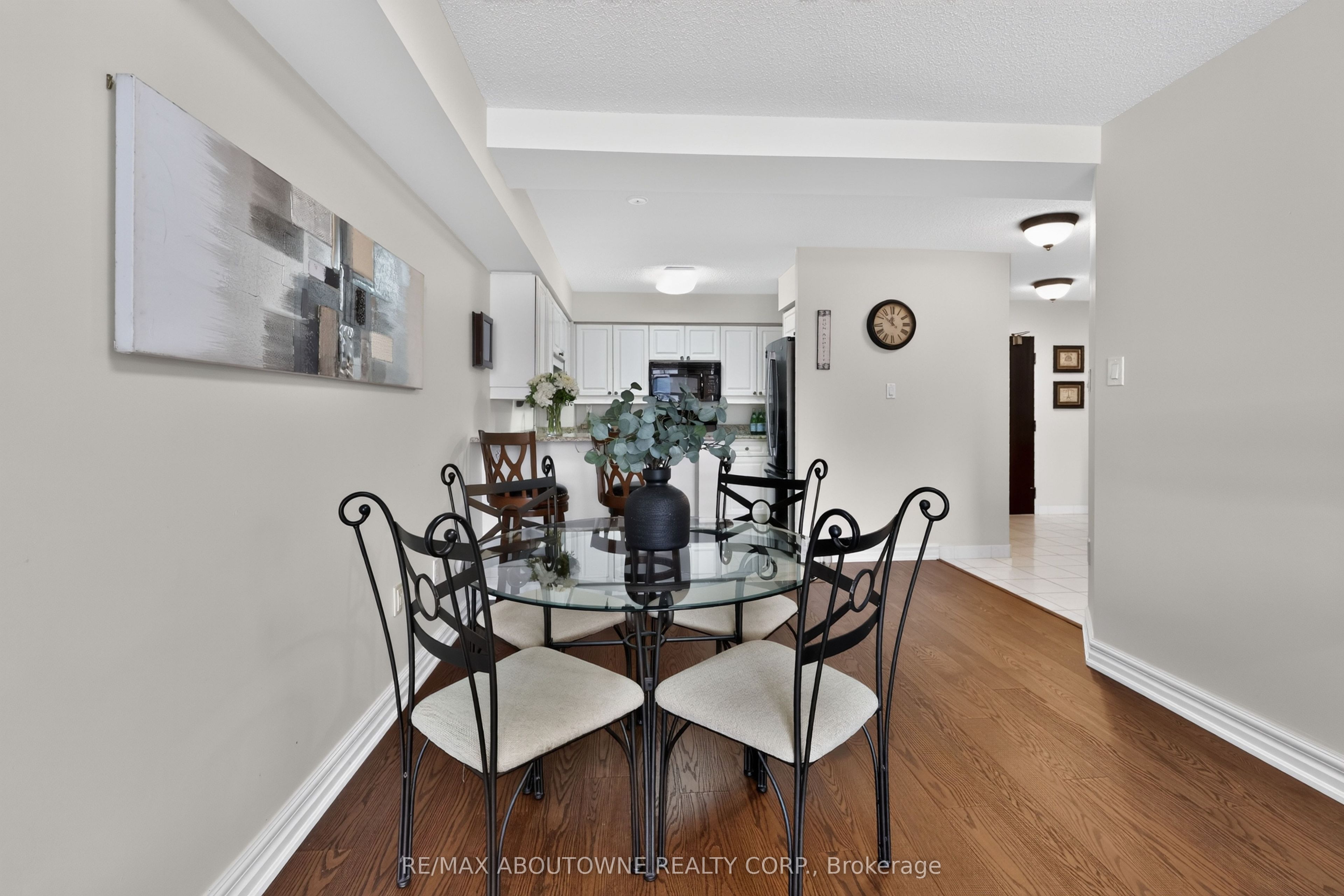 57 – 221 Robinson Street, Oakville ‣ W13843508 57 – 221 Robinson Street, Oakville ‣ W13843508