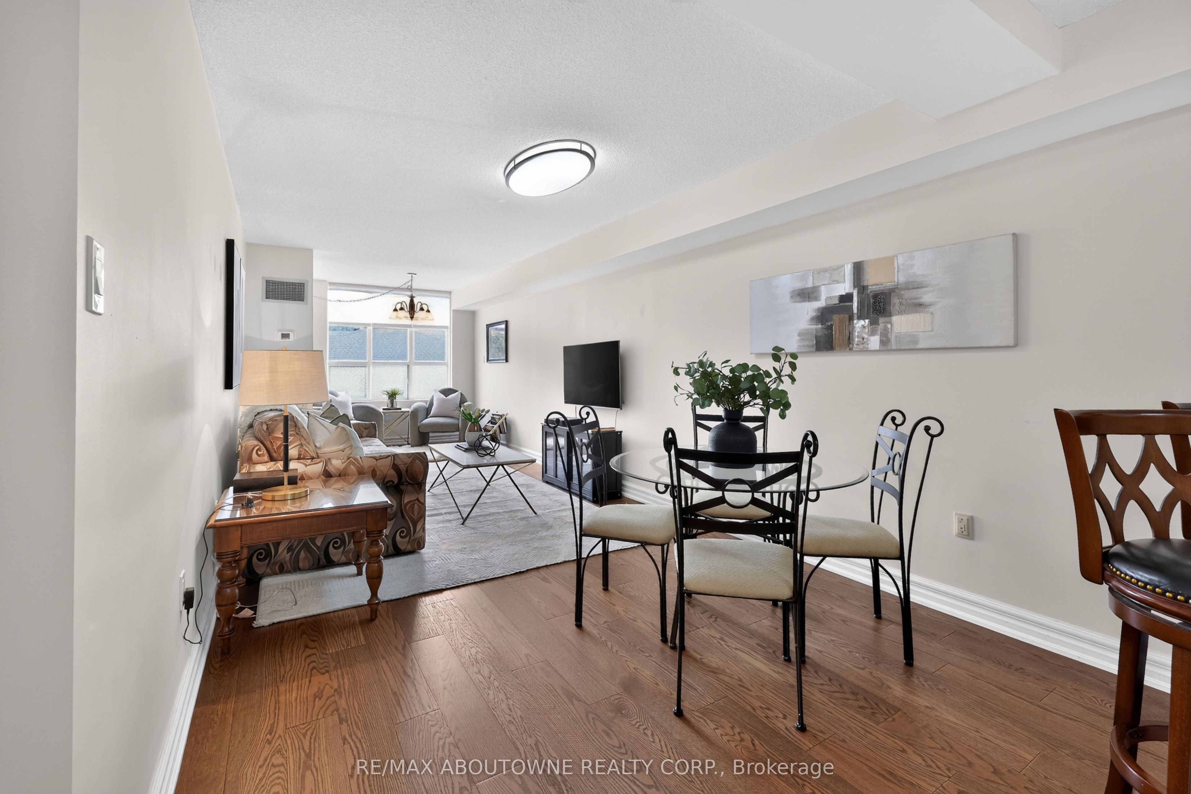 57 – 221 Robinson Street, Oakville ‣ W13843508 57 – 221 Robinson Street, Oakville ‣ W13843508