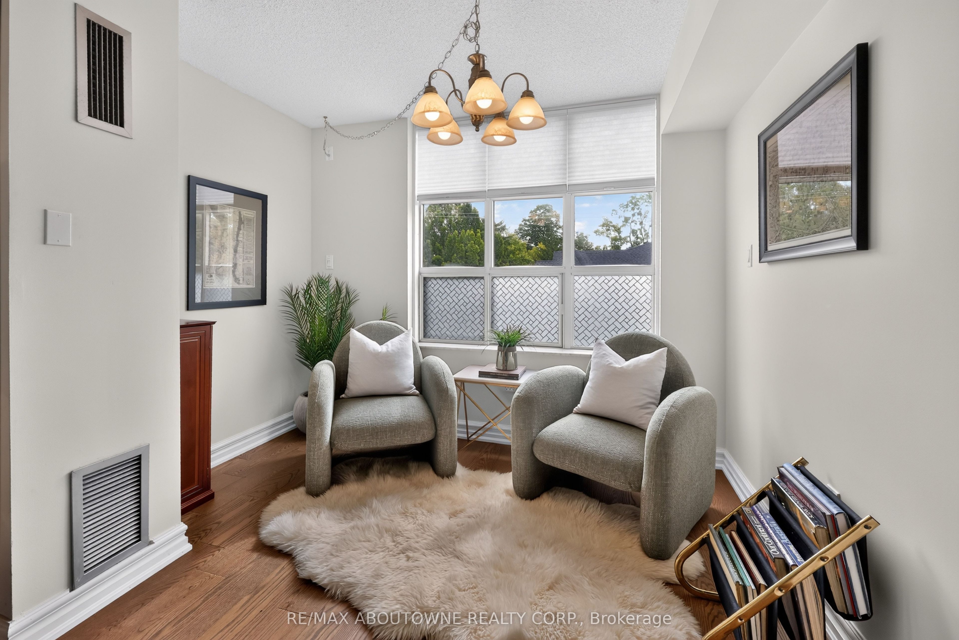 57 – 221 Robinson Street, Oakville ‣ W13843508 57 – 221 Robinson Street, Oakville ‣ W13843508