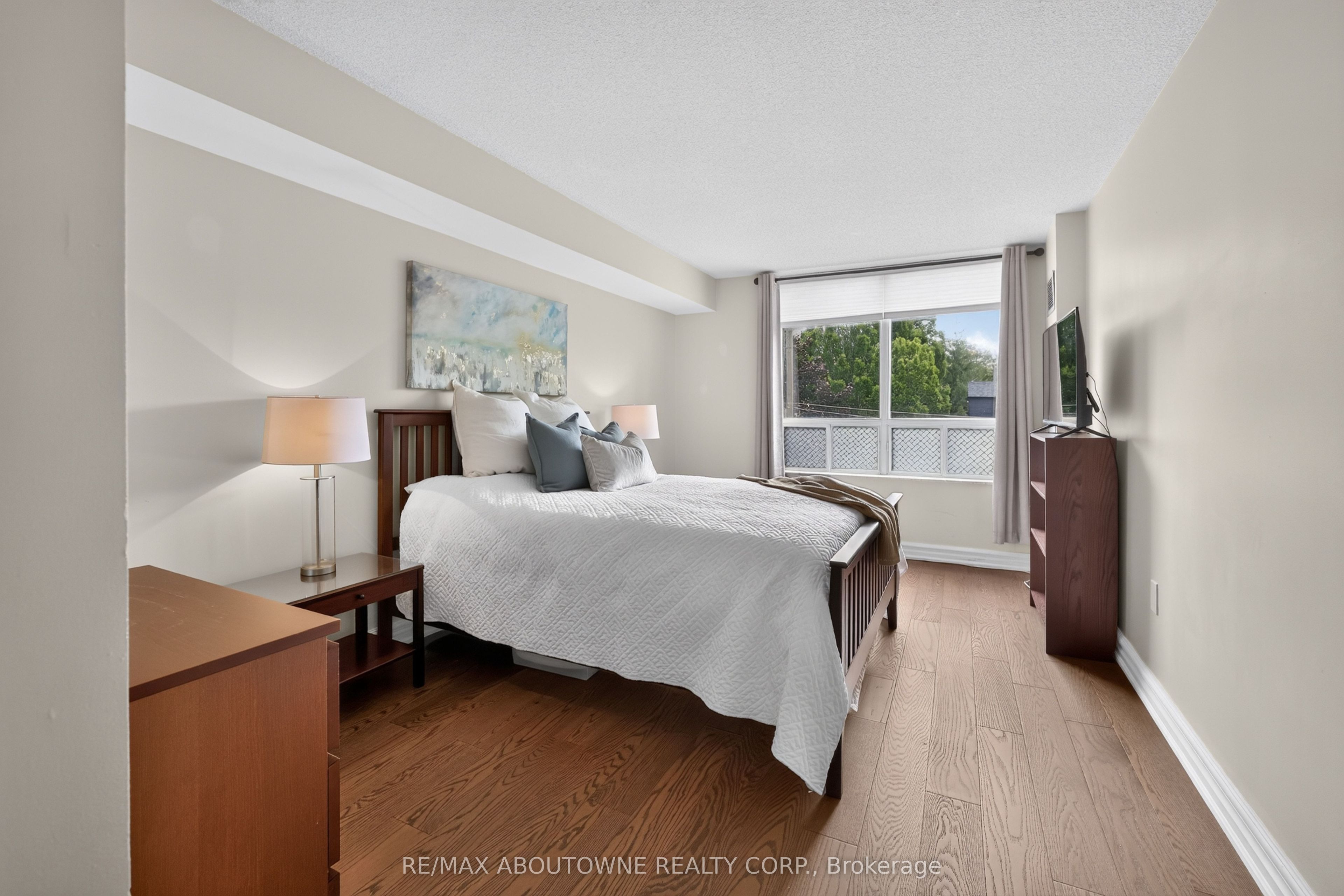 57 – 221 Robinson Street, Oakville ‣ W13843508 57 – 221 Robinson Street, Oakville ‣ W13843508