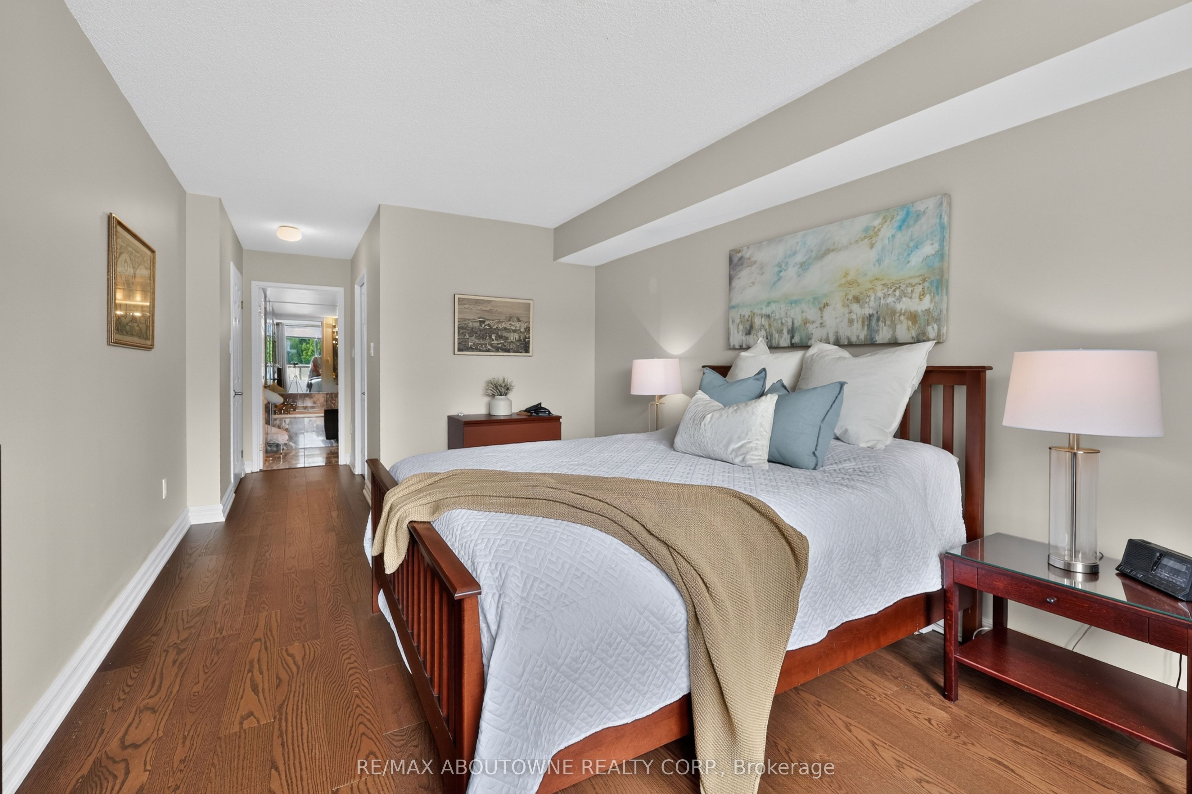 57 – 221 Robinson Street, Oakville ‣ W13843508 57 – 221 Robinson Street, Oakville ‣ W13843508