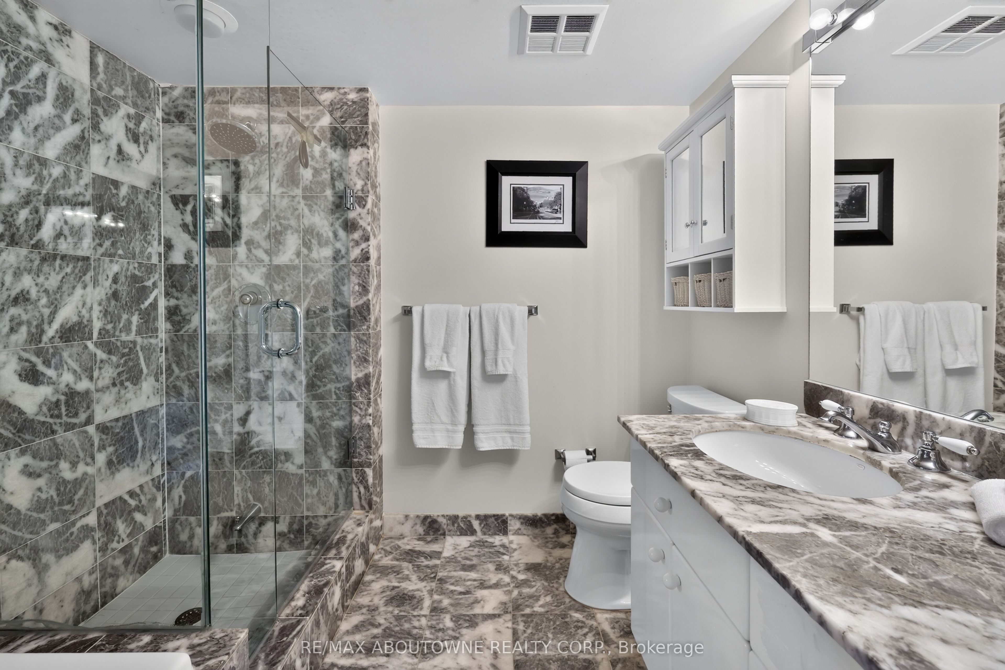 57 – 221 Robinson Street, Oakville ‣ W13843508 57 – 221 Robinson Street, Oakville ‣ W13843508