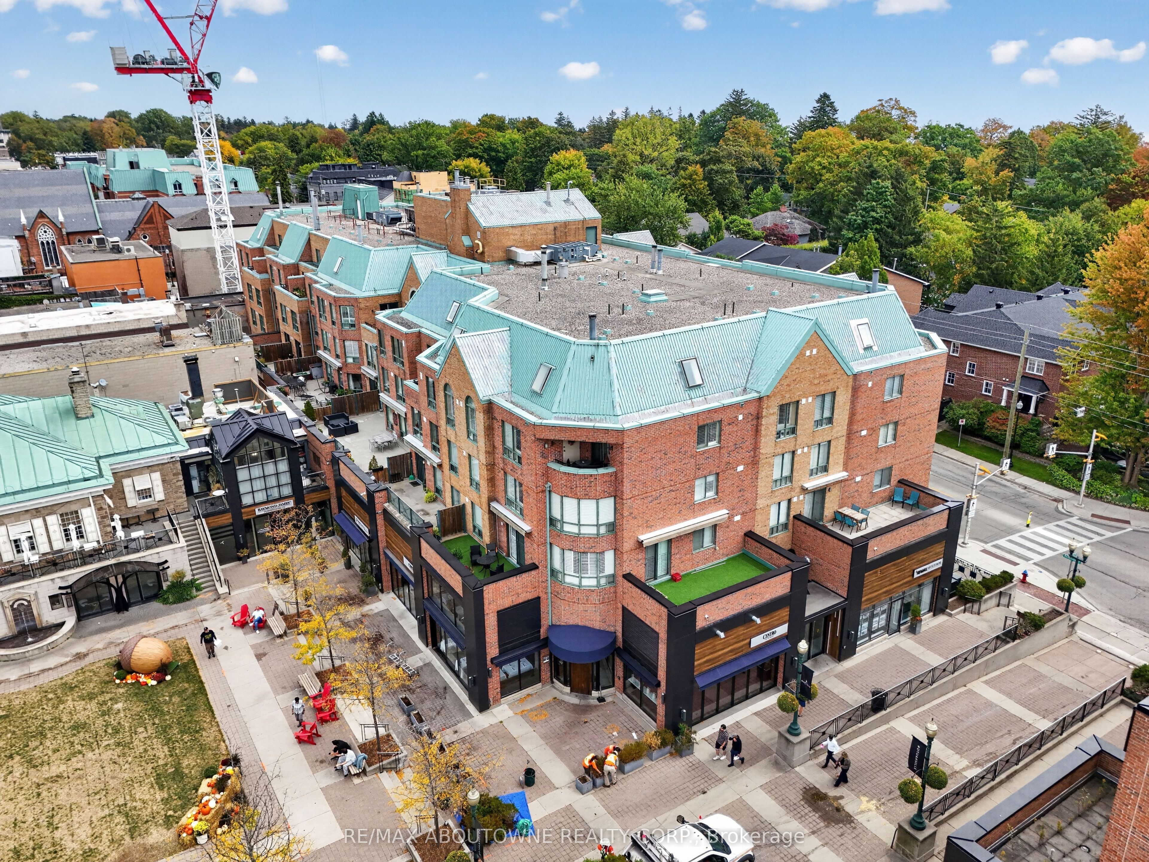 57 – 221 Robinson Street, Oakville ‣ W13843508 57 – 221 Robinson Street, Oakville ‣ W13843508