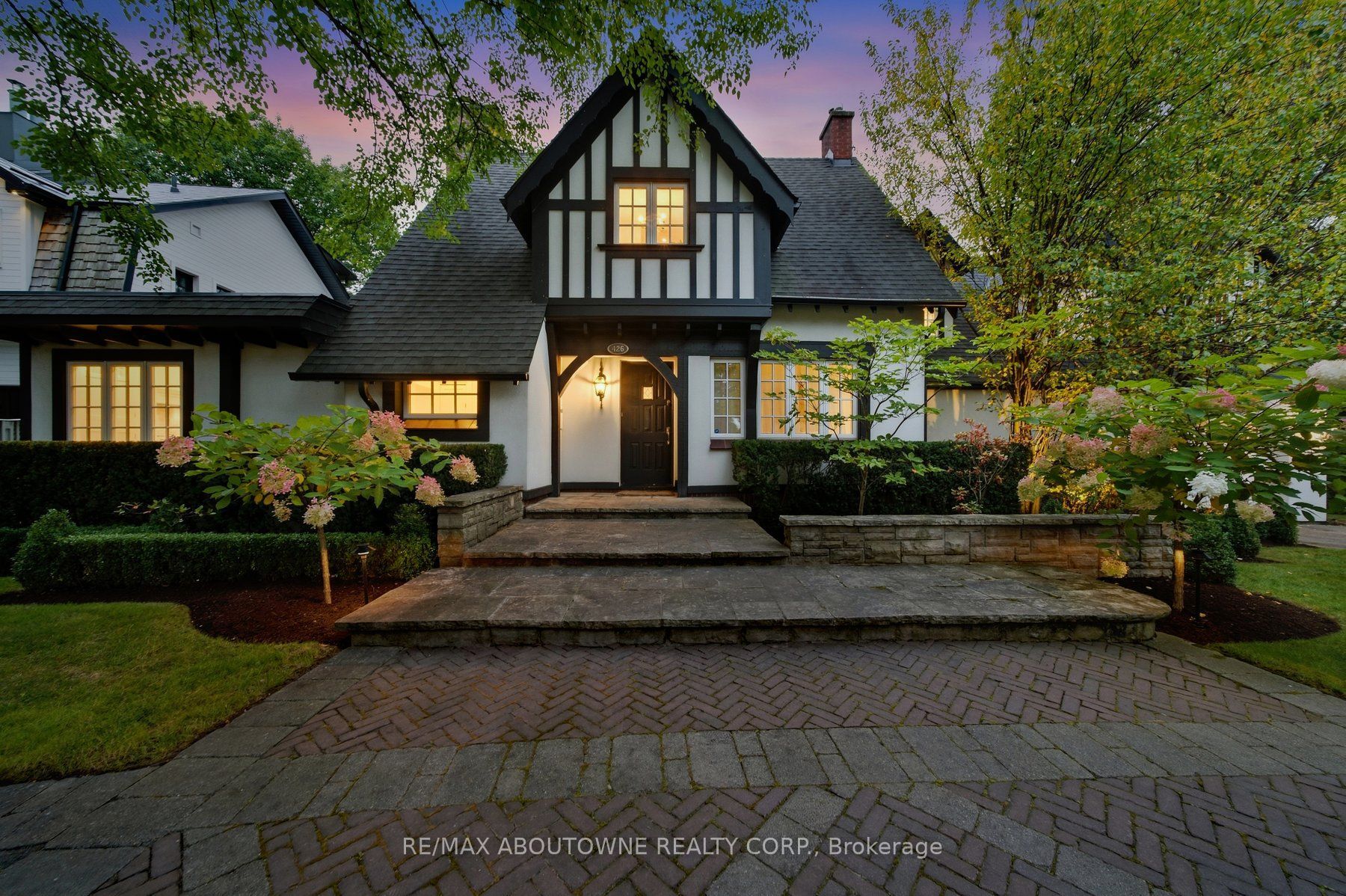 426 Trafalgar Road, Oakville