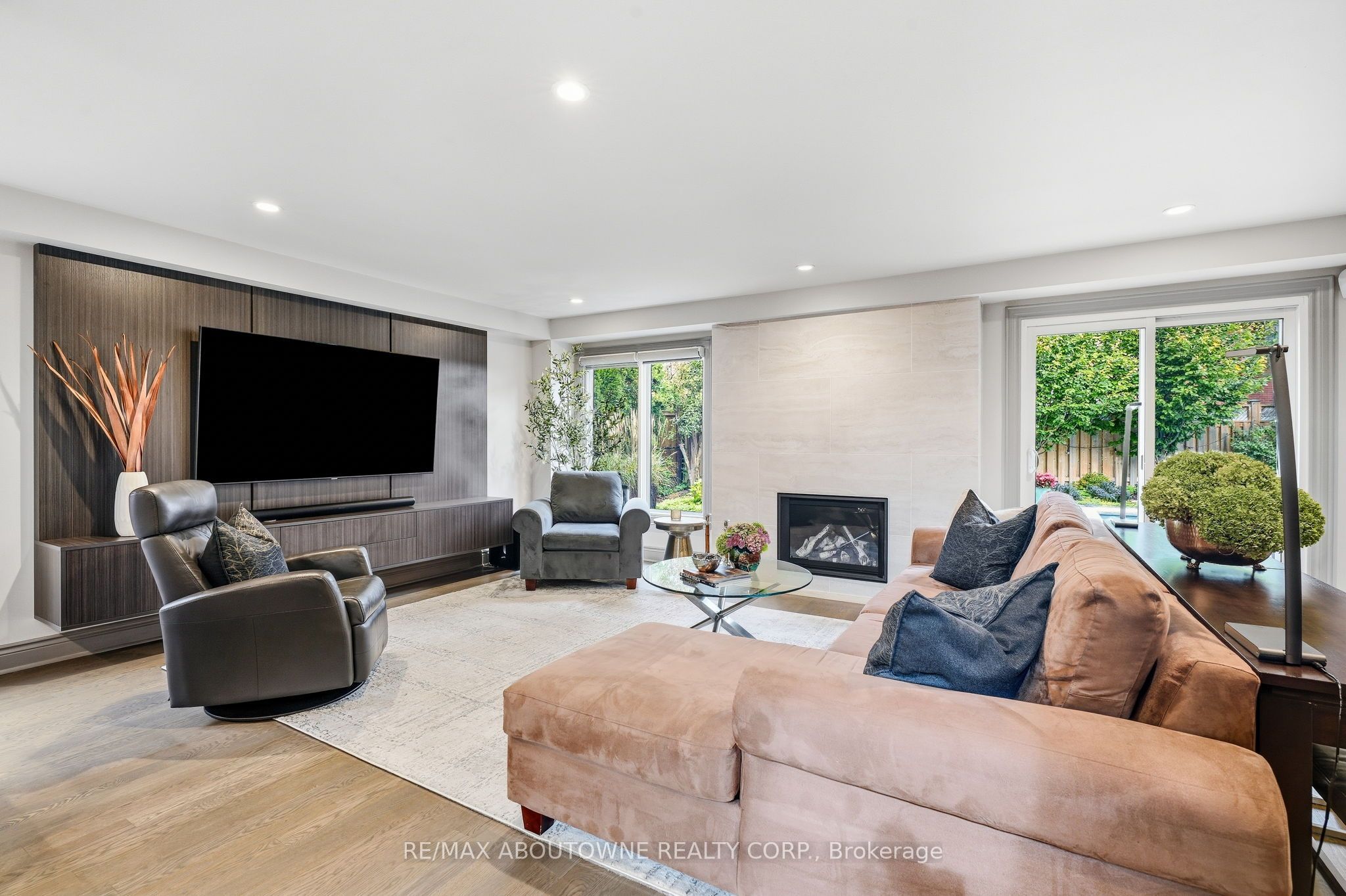 2747 Teak Crescent, Oakville ‣ W13849268 2747 Teak Crescent, Oakville ‣ W13849268