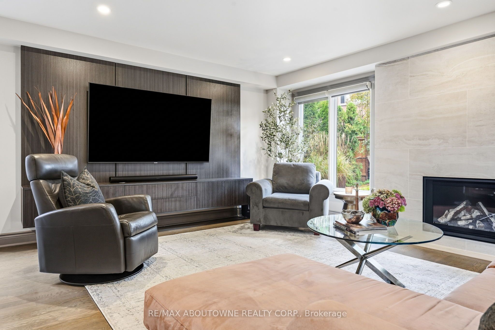 2747 Teak Crescent, Oakville ‣ W13849268 2747 Teak Crescent, Oakville ‣ W13849268