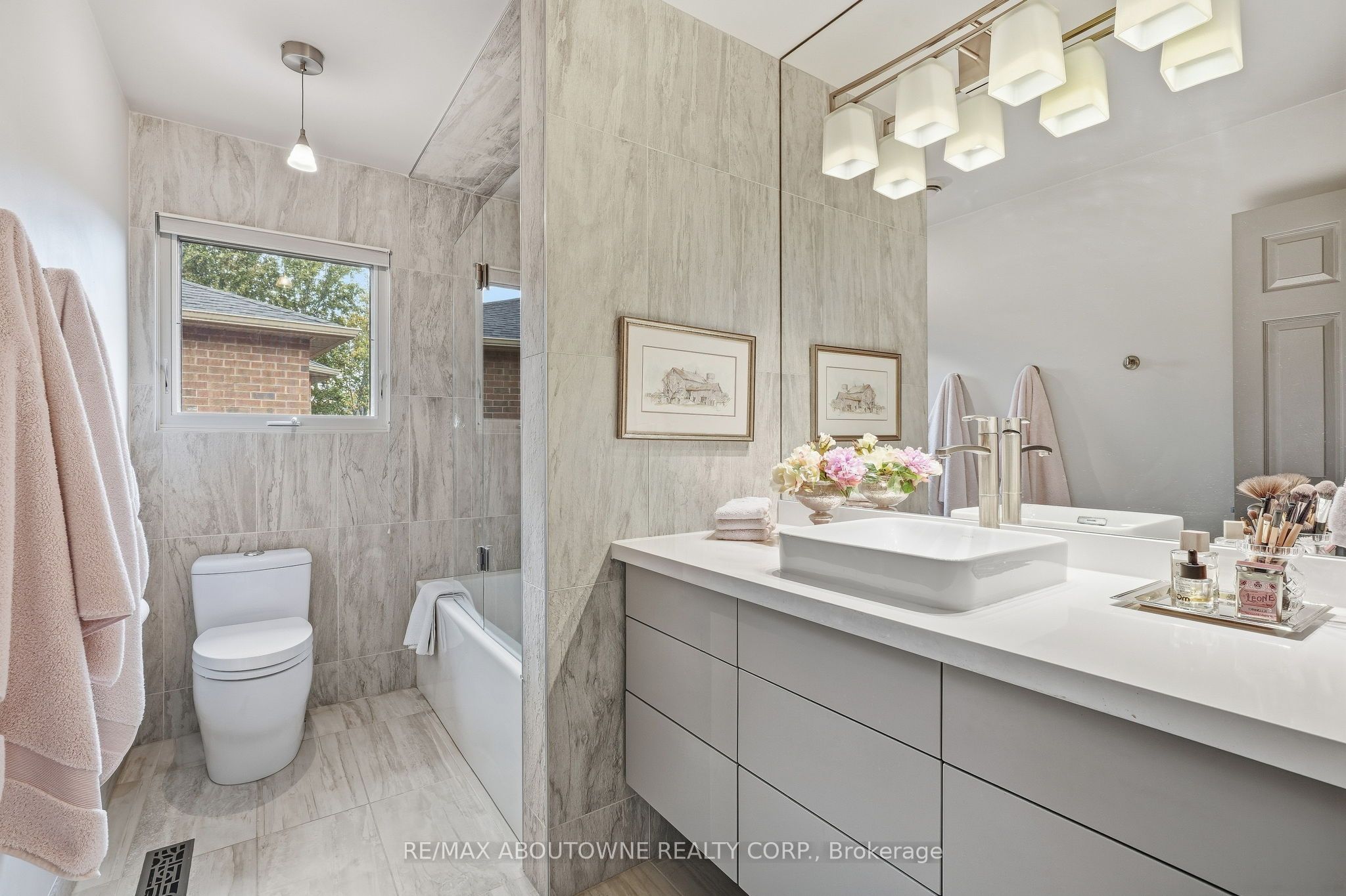2747 Teak Crescent, Oakville ‣ W13849268 2747 Teak Crescent, Oakville ‣ W13849268