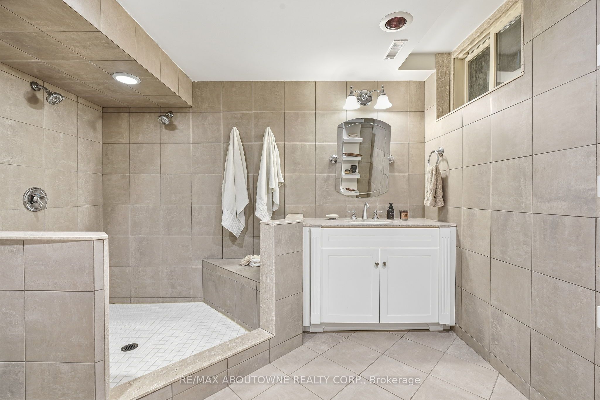 2747 Teak Crescent, Oakville ‣ W13849268 2747 Teak Crescent, Oakville ‣ W13849268