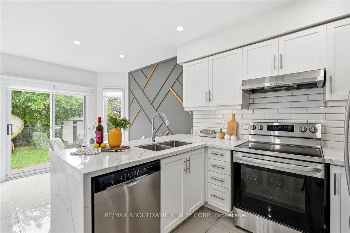 1282 Parkhurst Drive, Oakville ‣ W13851990 1282 Parkhurst Drive, Oakville ‣ W13851990