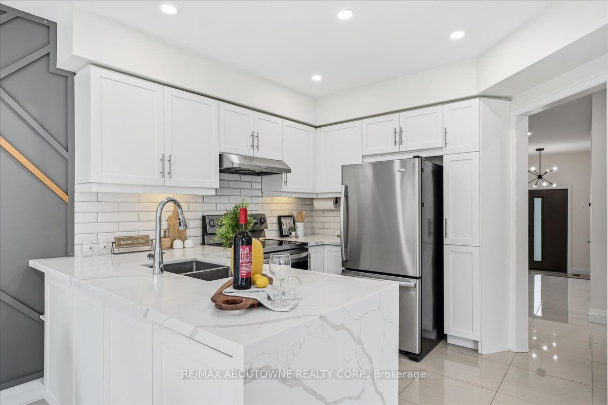 1282 Parkhurst Drive, Oakville ‣ W13851990 1282 Parkhurst Drive, Oakville ‣ W13851990