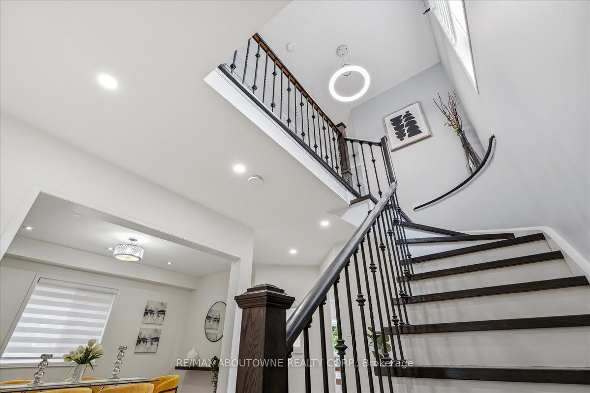 1282 Parkhurst Drive, Oakville ‣ W13851990 1282 Parkhurst Drive, Oakville ‣ W13851990
